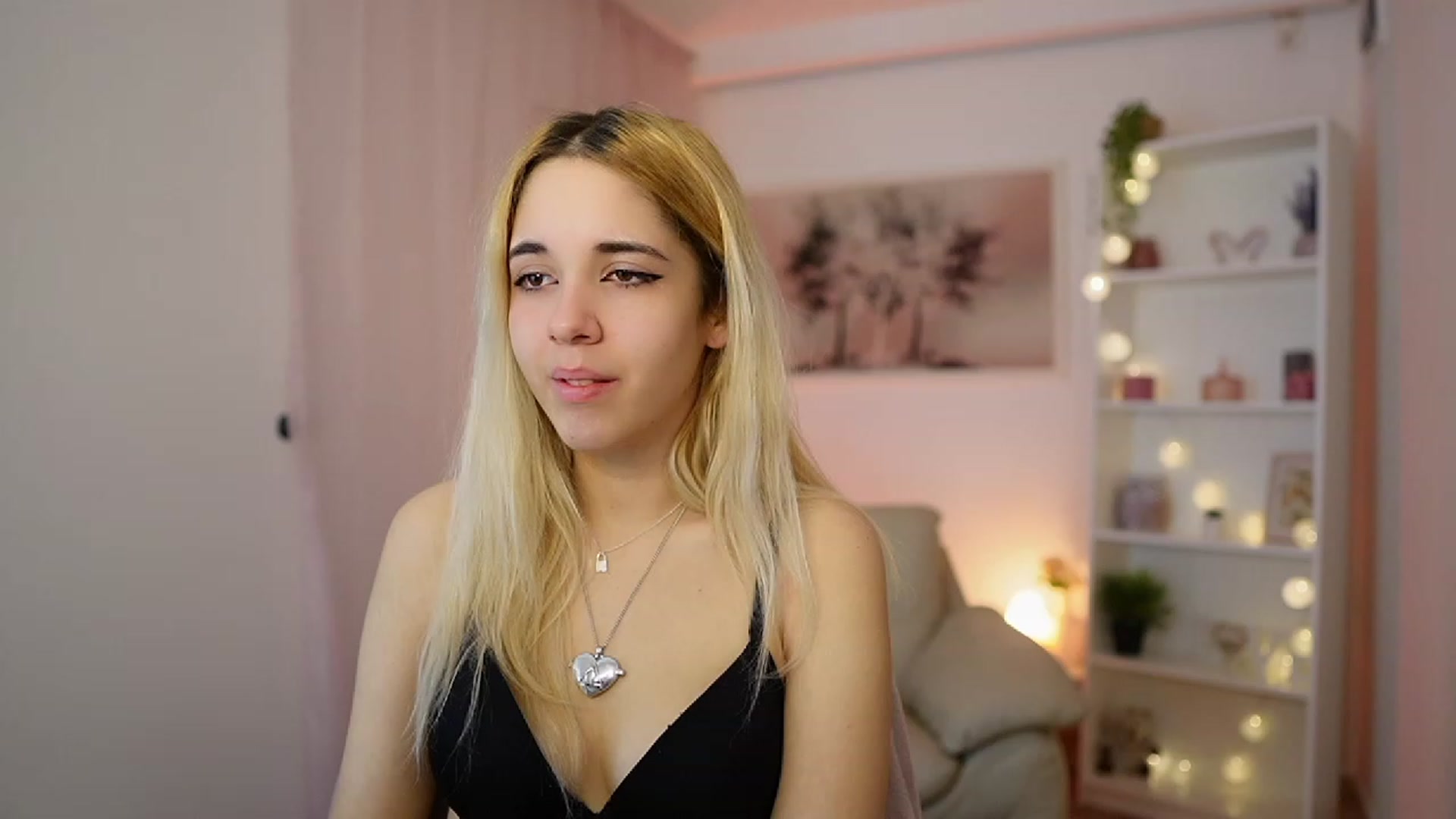 Gallery image thumbnail from Katie_Kush18's myfreecams stream on, 12/27/2023, 10:48 image 13 of 20