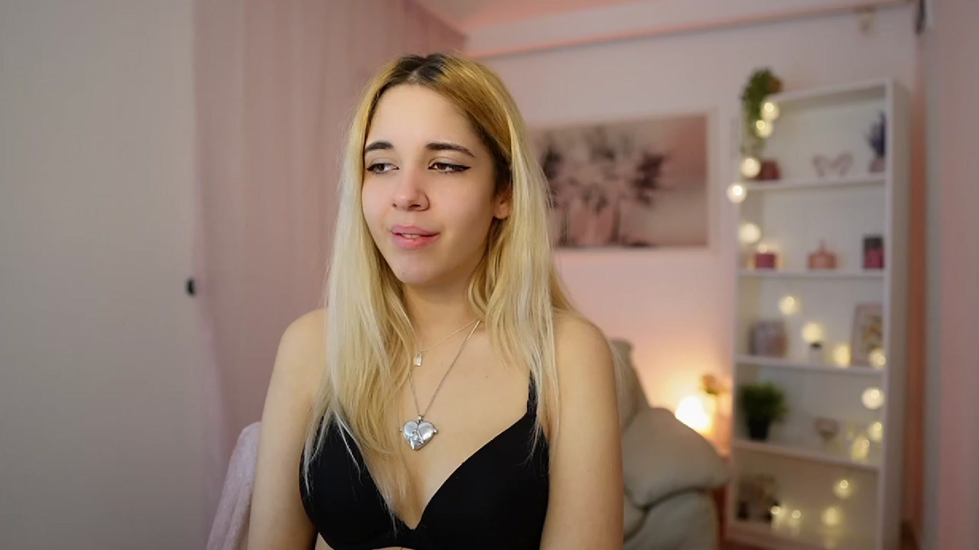 Gallery image thumbnail from Katie_Kush18's myfreecams stream on, 12/27/2023, 10:48 image 6 of 20