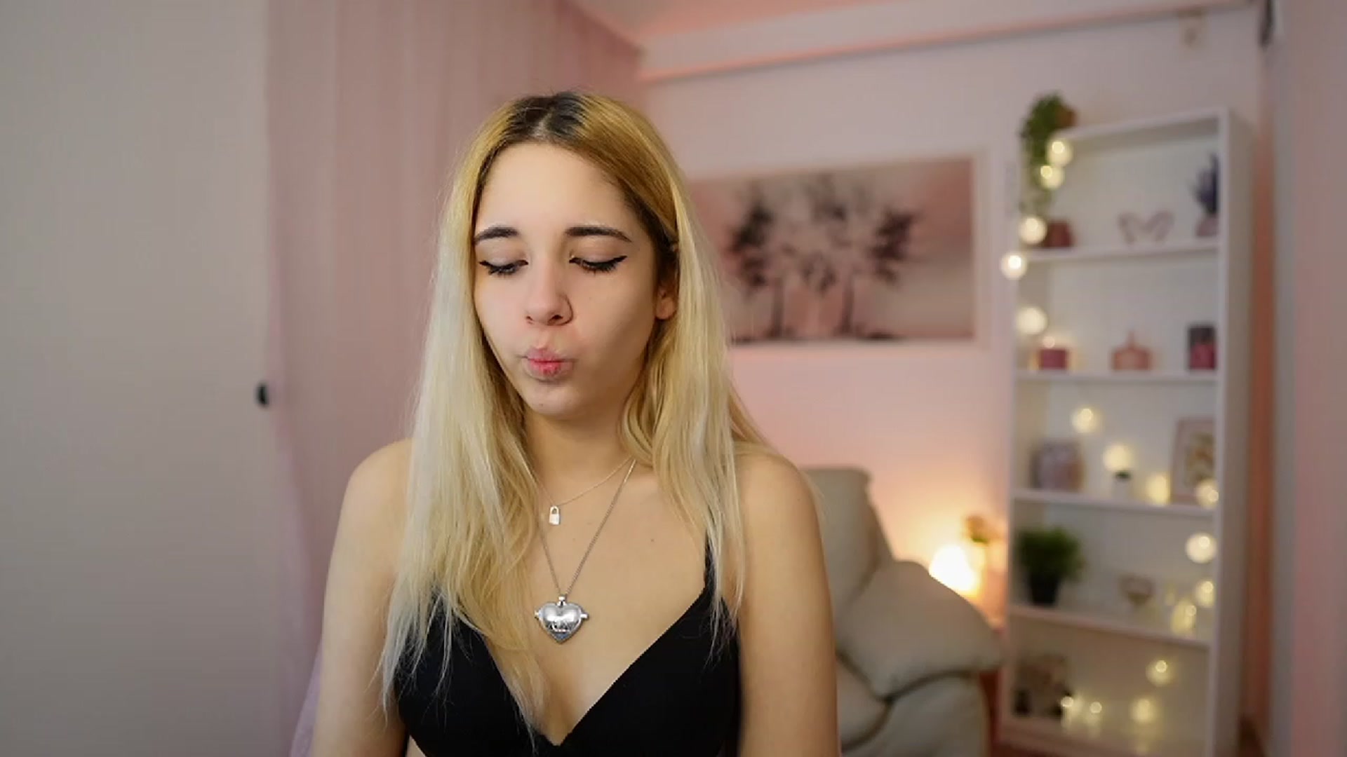 Gallery image thumbnail from Katie_Kush18's myfreecams stream on, 12/27/2023, 10:48 image 10 of 20