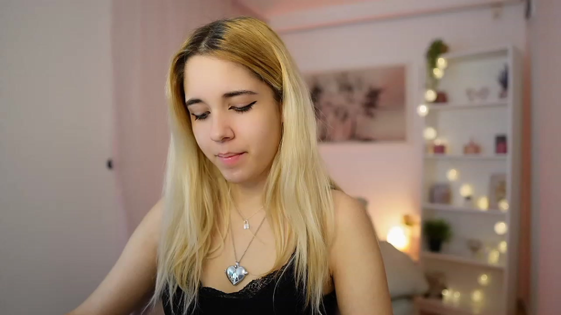 Gallery image thumbnail from Katie_Kush18's myfreecams stream on, 12/27/2023, 12:21 image 9 of 20
