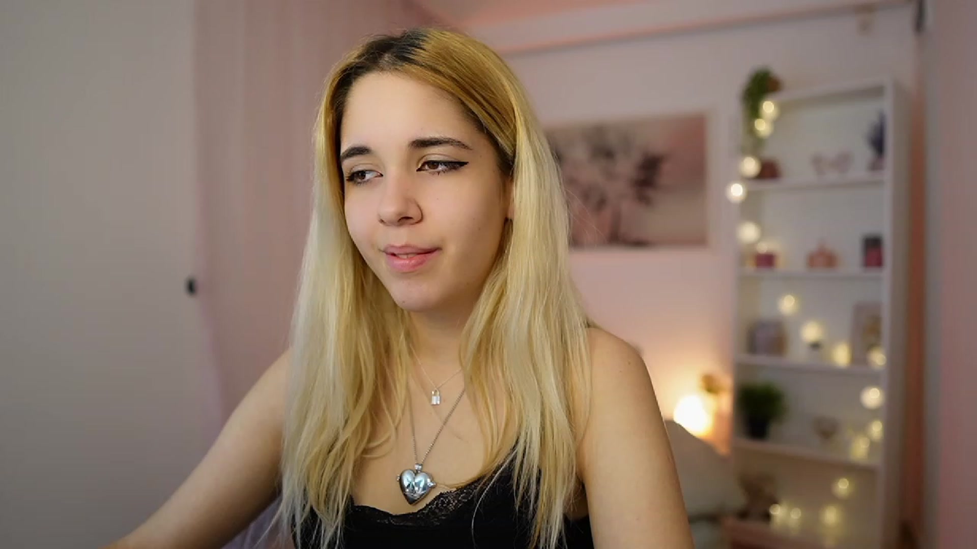Gallery image thumbnail from Katie_Kush18's myfreecams stream on, 12/27/2023, 12:21 image 6 of 20