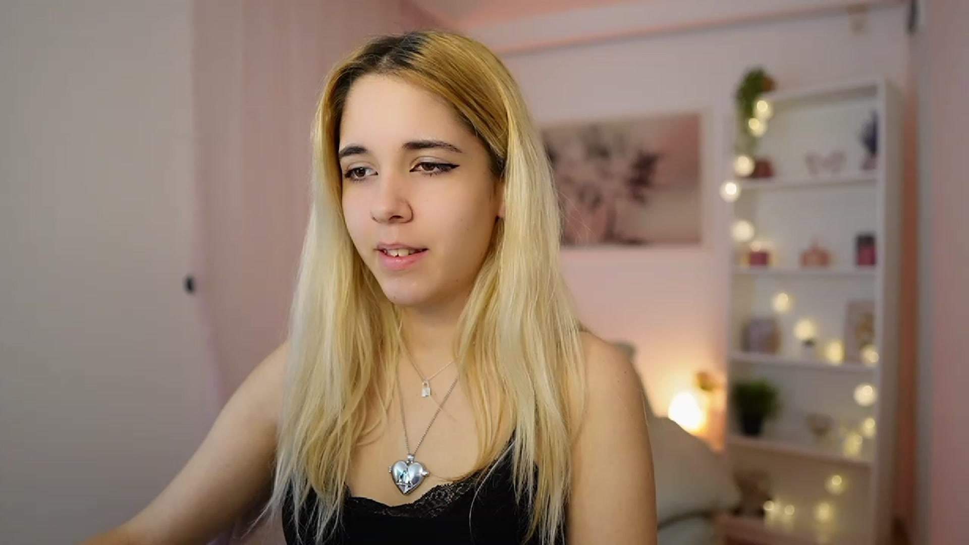 Gallery image thumbnail from Katie_Kush18's myfreecams stream on, 12/27/2023, 12:21 image 10 of 20