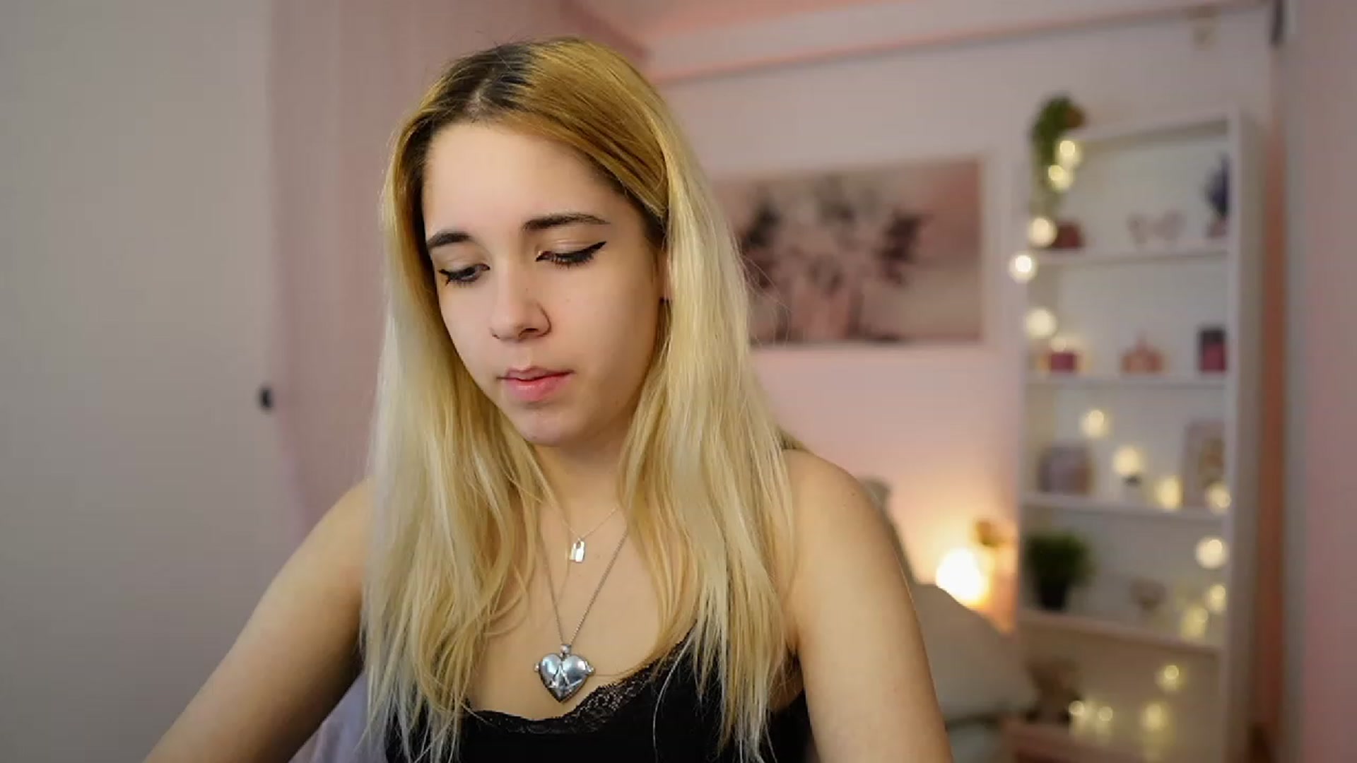 Gallery image thumbnail from Katie_Kush18's myfreecams stream on, 12/27/2023, 12:21 image 5 of 20