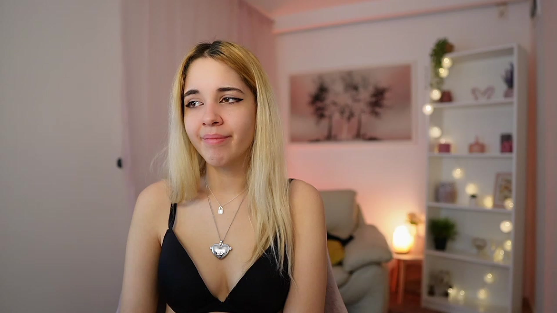 Gallery image thumbnail from Katie_Kush18's myfreecams stream on, 12/28/2023, 11:17 image 8 of 20
