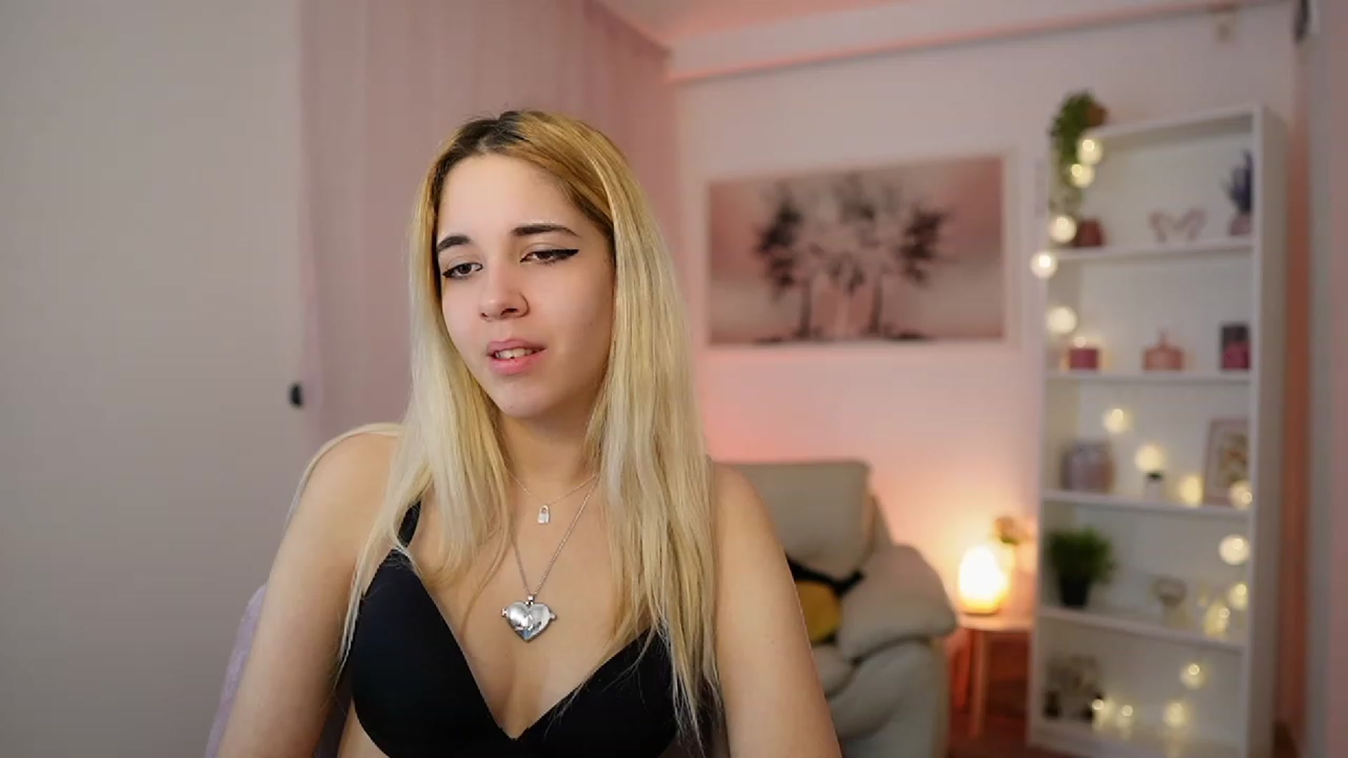 Gallery image thumbnail from Katie_Kush18's myfreecams stream on, 12/28/2023, 11:17 image 18 of 20