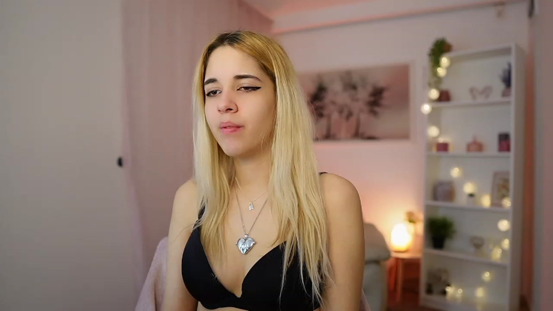 Gallery image thumbnail from Katie_Kush18's myfreecams stream on, 12/28/2023, 11:17 image 2 of 20