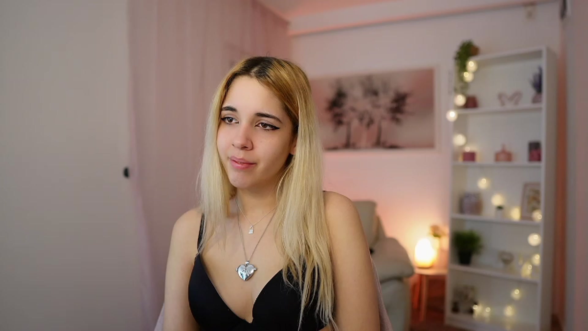 Gallery image thumbnail from Katie_Kush18's myfreecams stream on, 12/28/2023, 11:17 image 9 of 20