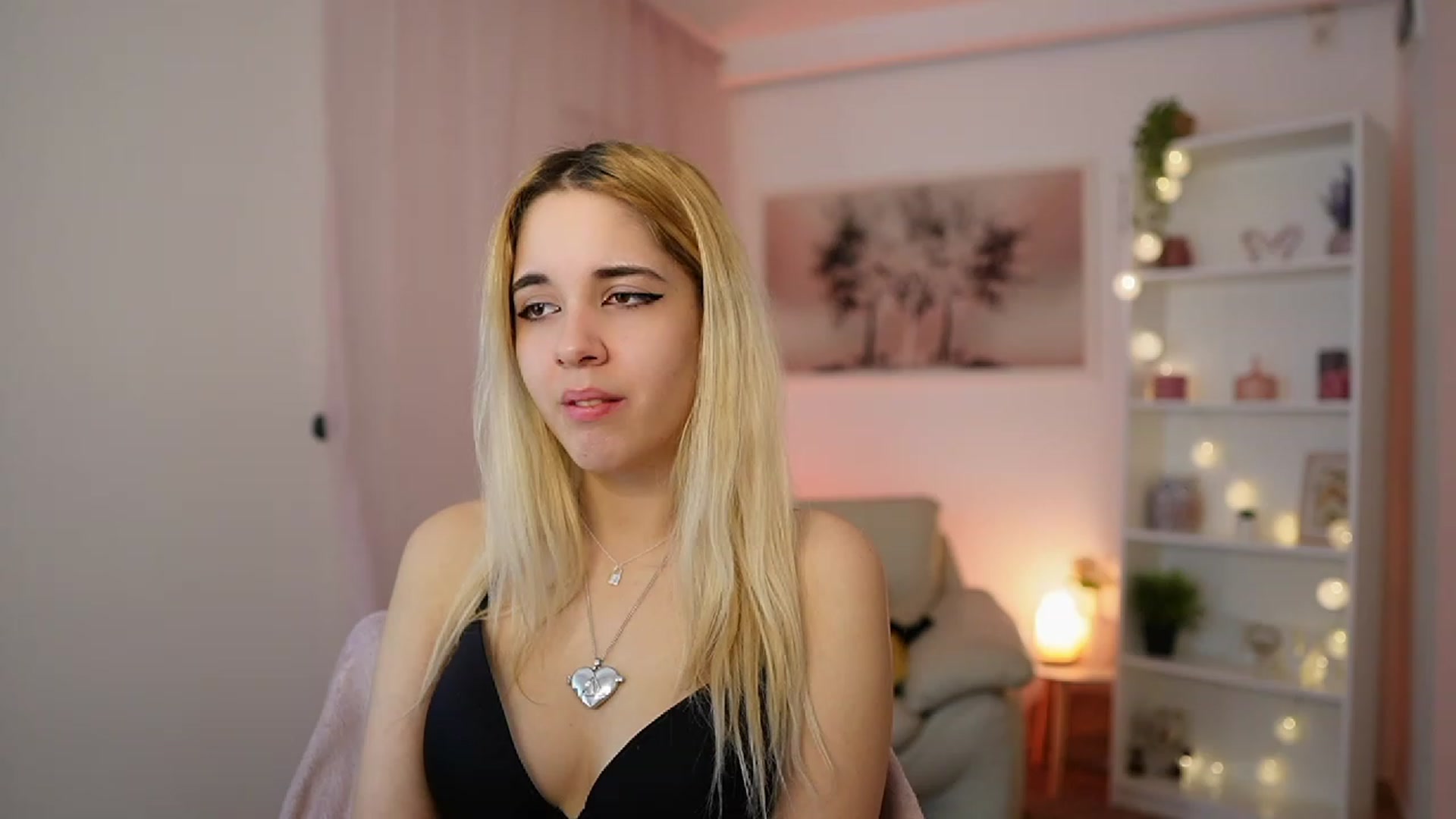 Gallery image thumbnail from Katie_Kush18's myfreecams stream on, 12/28/2023, 11:17 image 17 of 20
