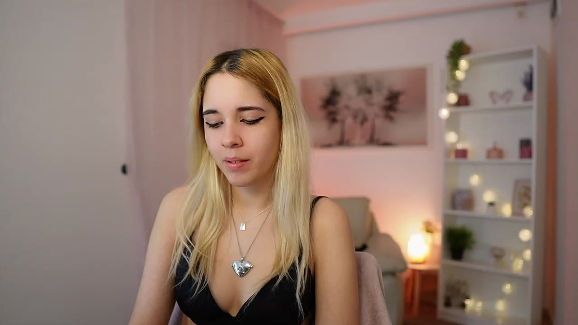 Gallery image thumbnail from Katie_Kush18's myfreecams stream on, 12/28/2023, 11:17 image 7 of 20