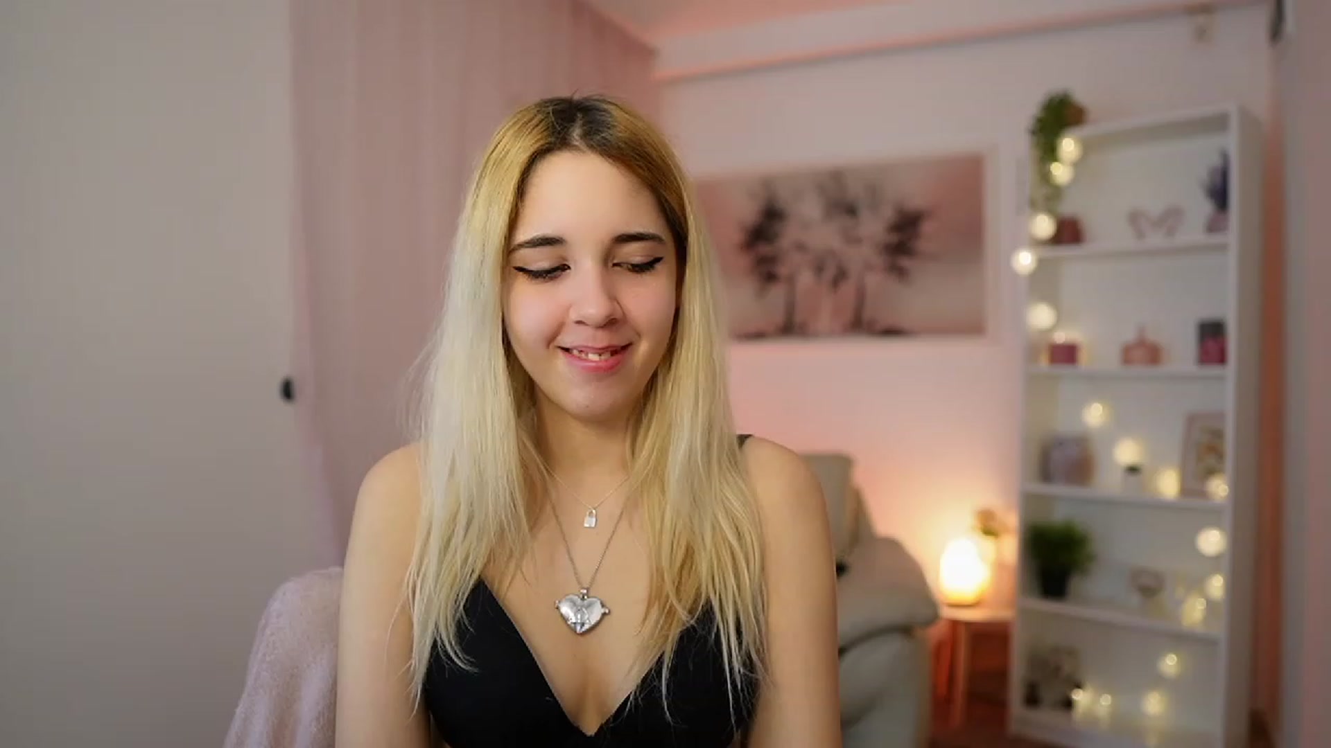 Gallery image thumbnail from Katie_Kush18's myfreecams stream on, 12/28/2023, 11:17 image 5 of 20