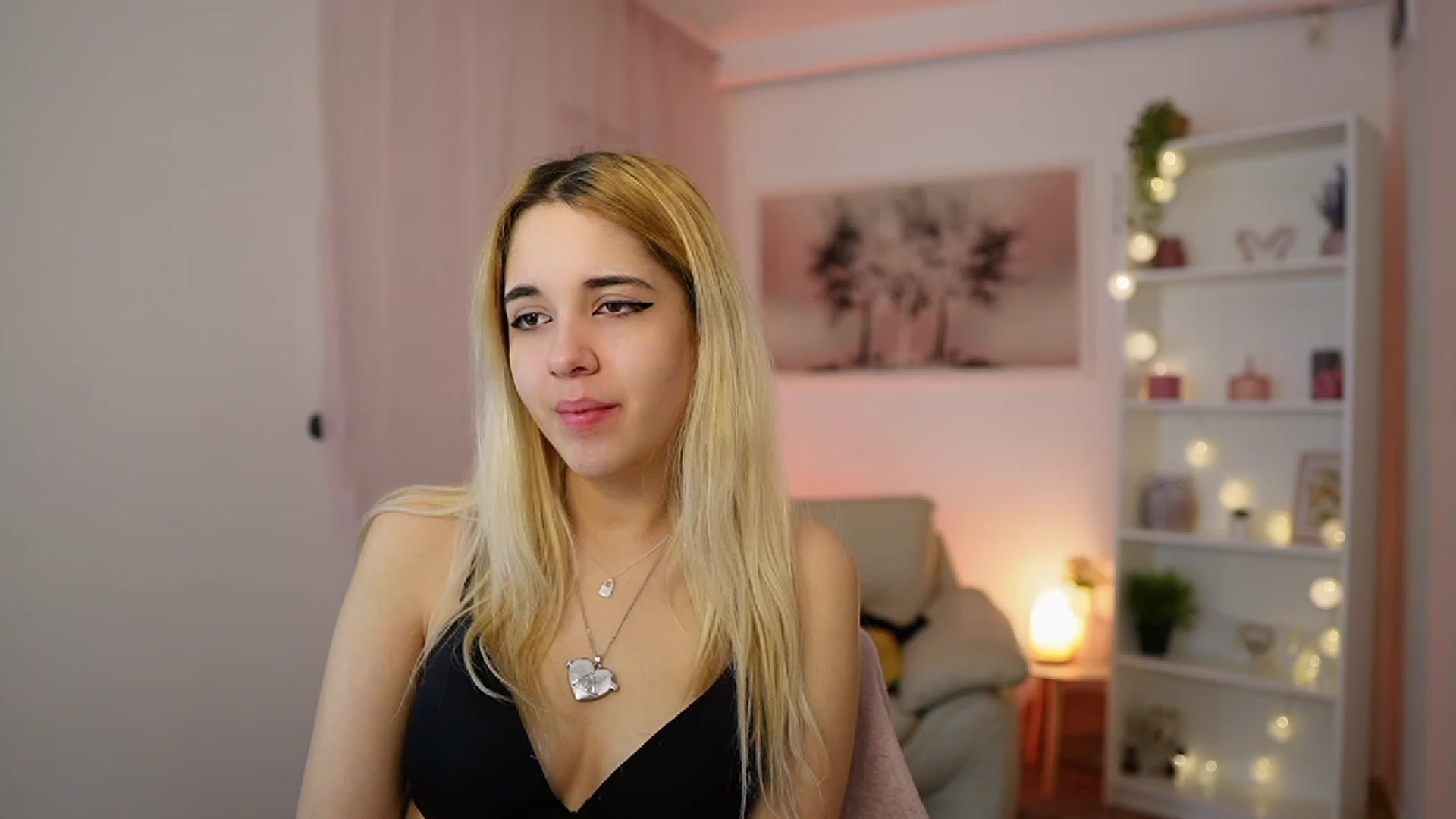 Gallery image thumbnail from Katie_Kush18's myfreecams stream on, 12/28/2023, 11:17 image 3 of 20