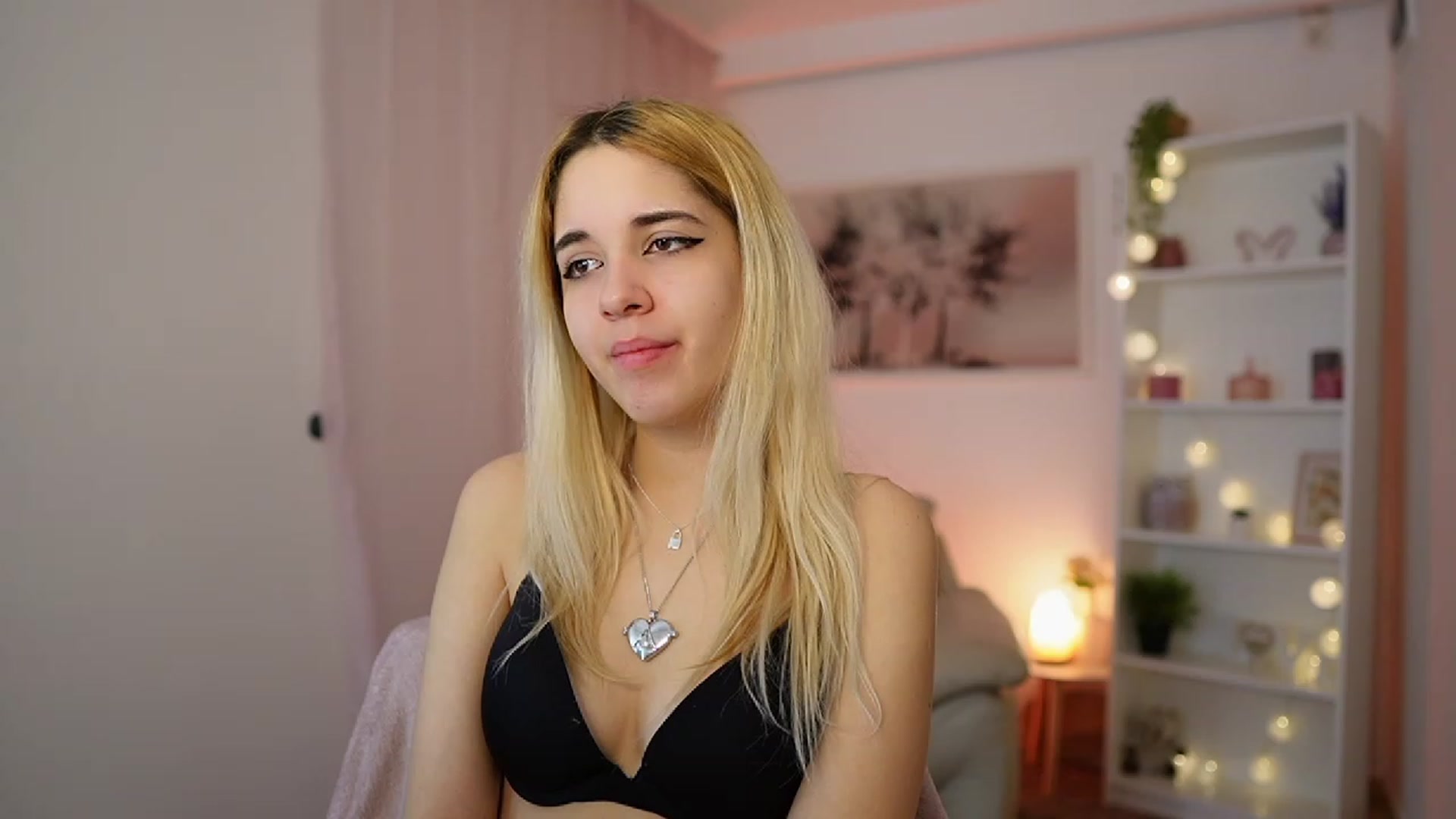 Gallery image thumbnail from Katie_Kush18's myfreecams stream on, 12/28/2023, 11:17 image 4 of 20