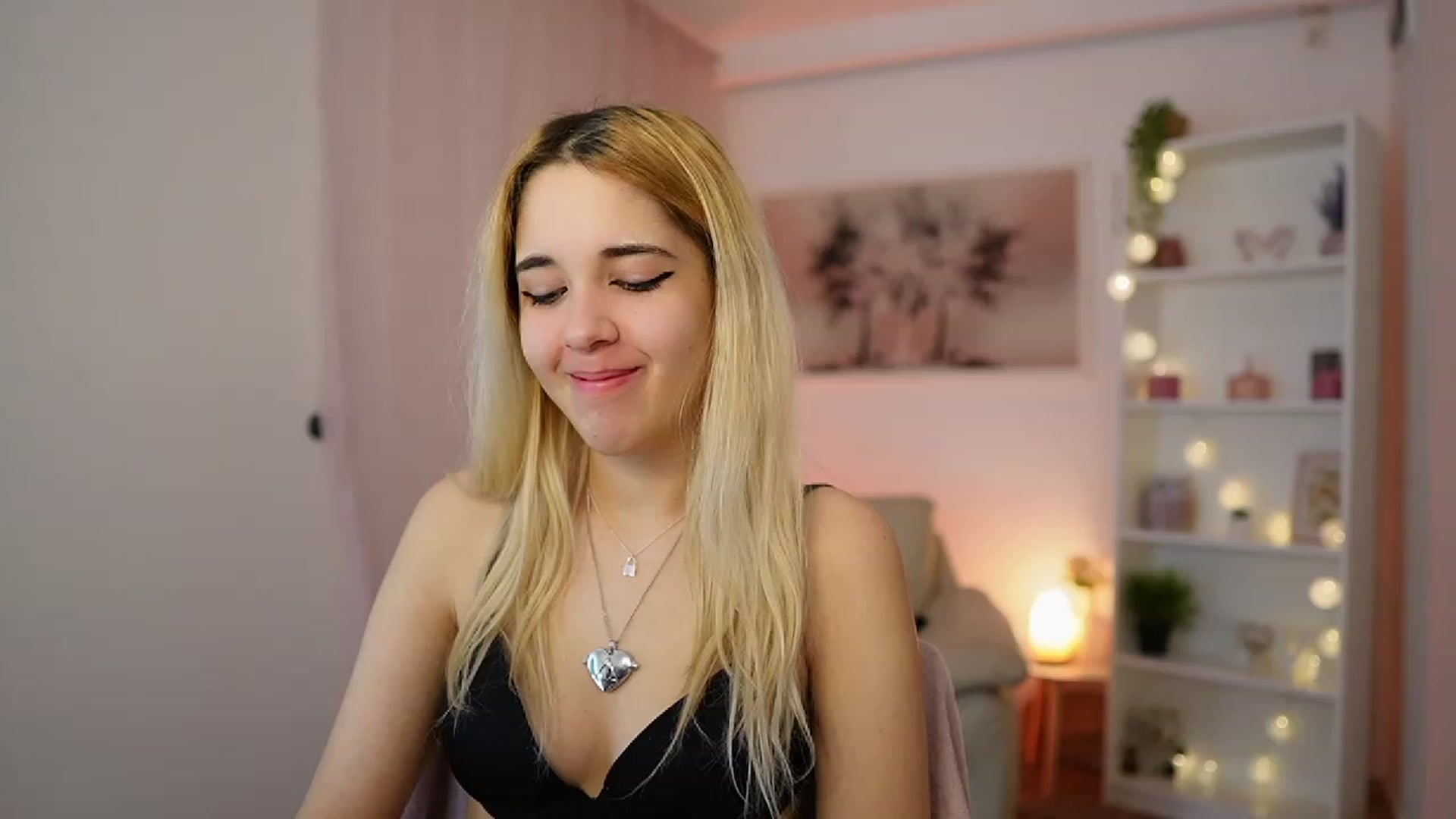 Gallery image thumbnail from Katie_Kush18's myfreecams stream on, 12/28/2023, 11:17 image 1 of 20