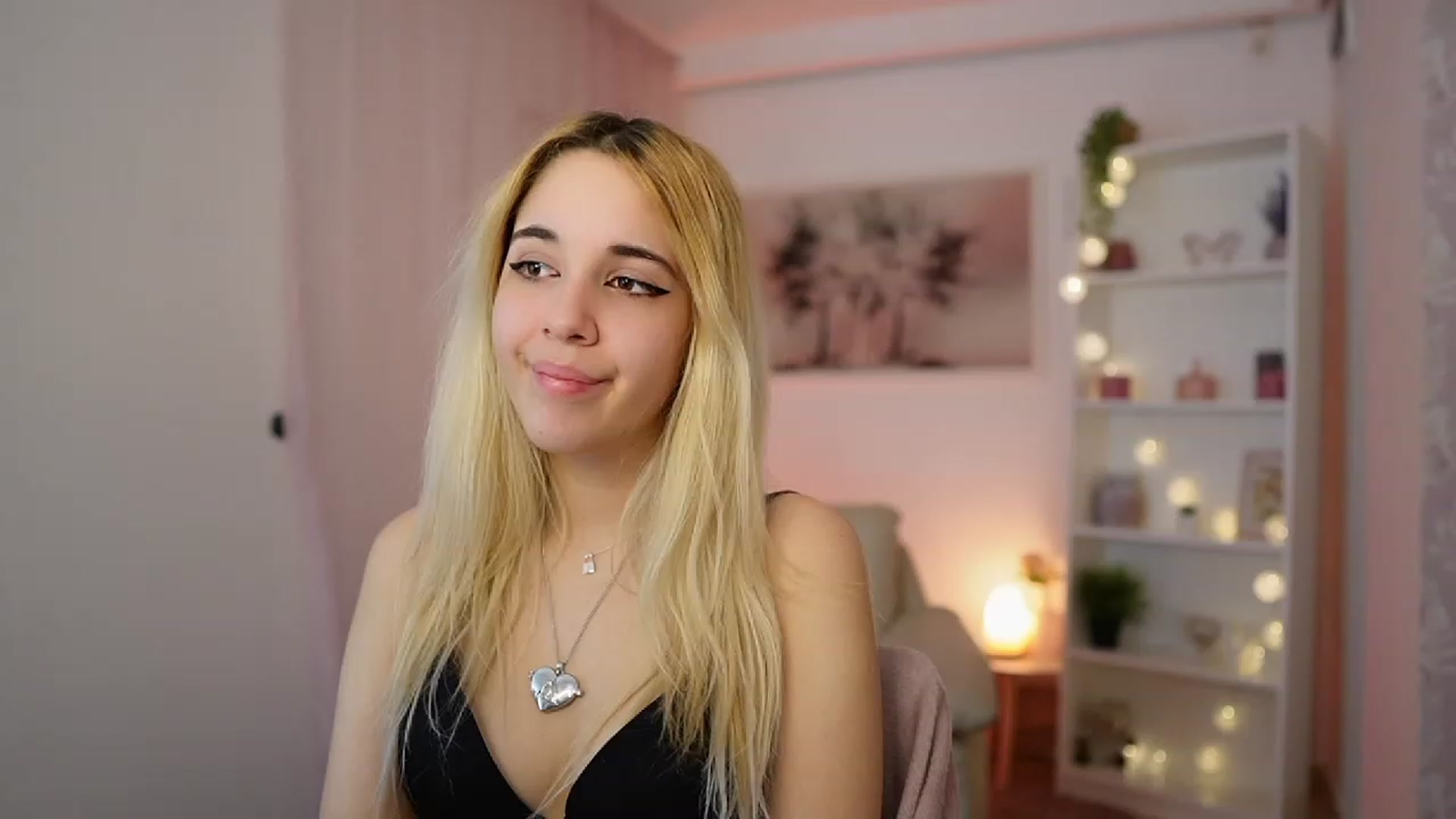 Gallery image thumbnail from Katie_Kush18's myfreecams stream on, 12/28/2023, 13:49 image 16 of 20