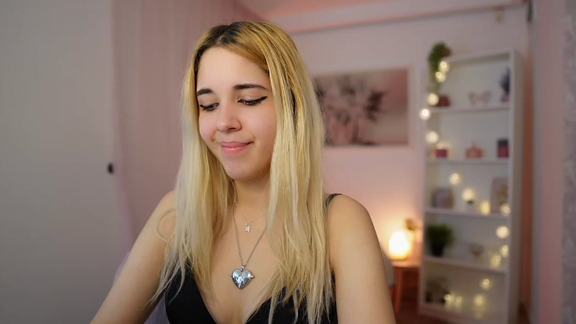 Gallery image thumbnail from Katie_Kush18's myfreecams stream on, 12/28/2023, 13:49 image 5 of 20