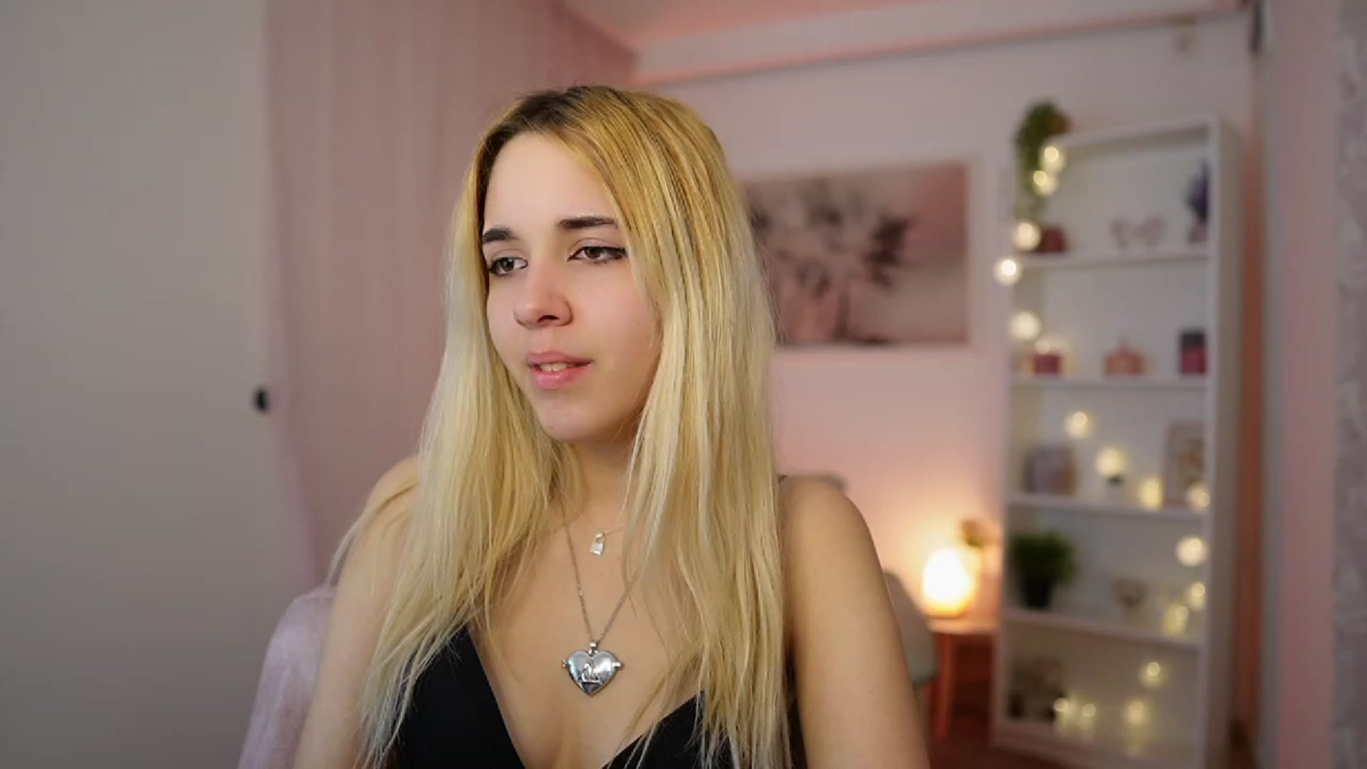 Gallery image thumbnail from Katie_Kush18's myfreecams stream on, 12/28/2023, 13:49 image 10 of 20