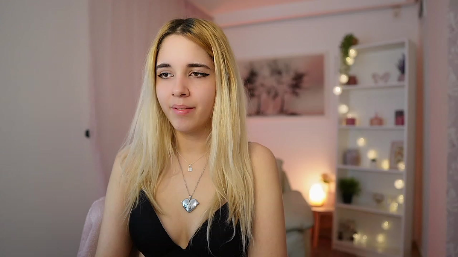 Gallery image thumbnail from Katie_Kush18's myfreecams stream on, 12/28/2023, 13:49 image 7 of 20