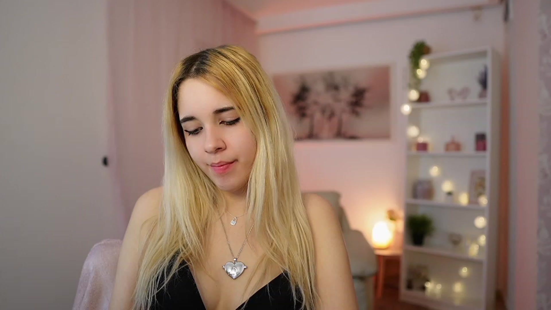 Gallery image thumbnail from Katie_Kush18's myfreecams stream on, 12/28/2023, 13:49 image 11 of 20