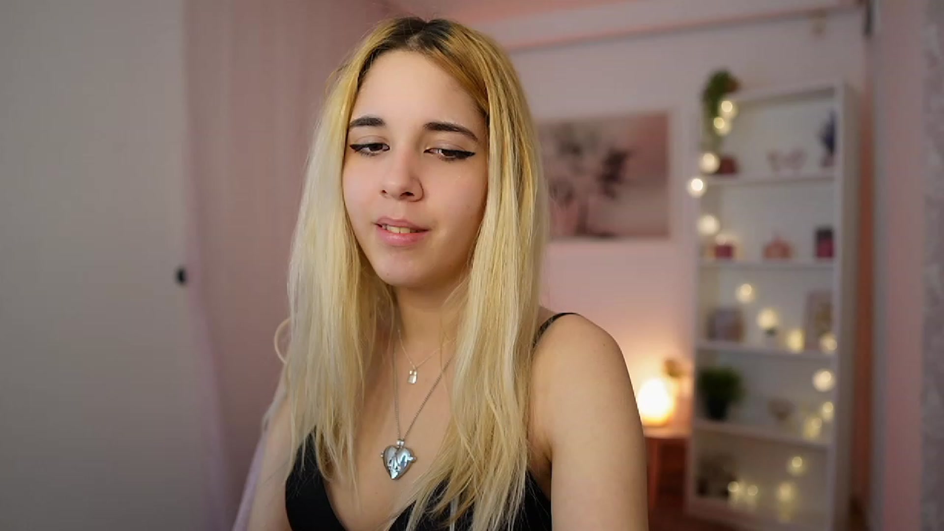Gallery image thumbnail from Katie_Kush18's myfreecams stream on, 12/28/2023, 13:49 image 3 of 20