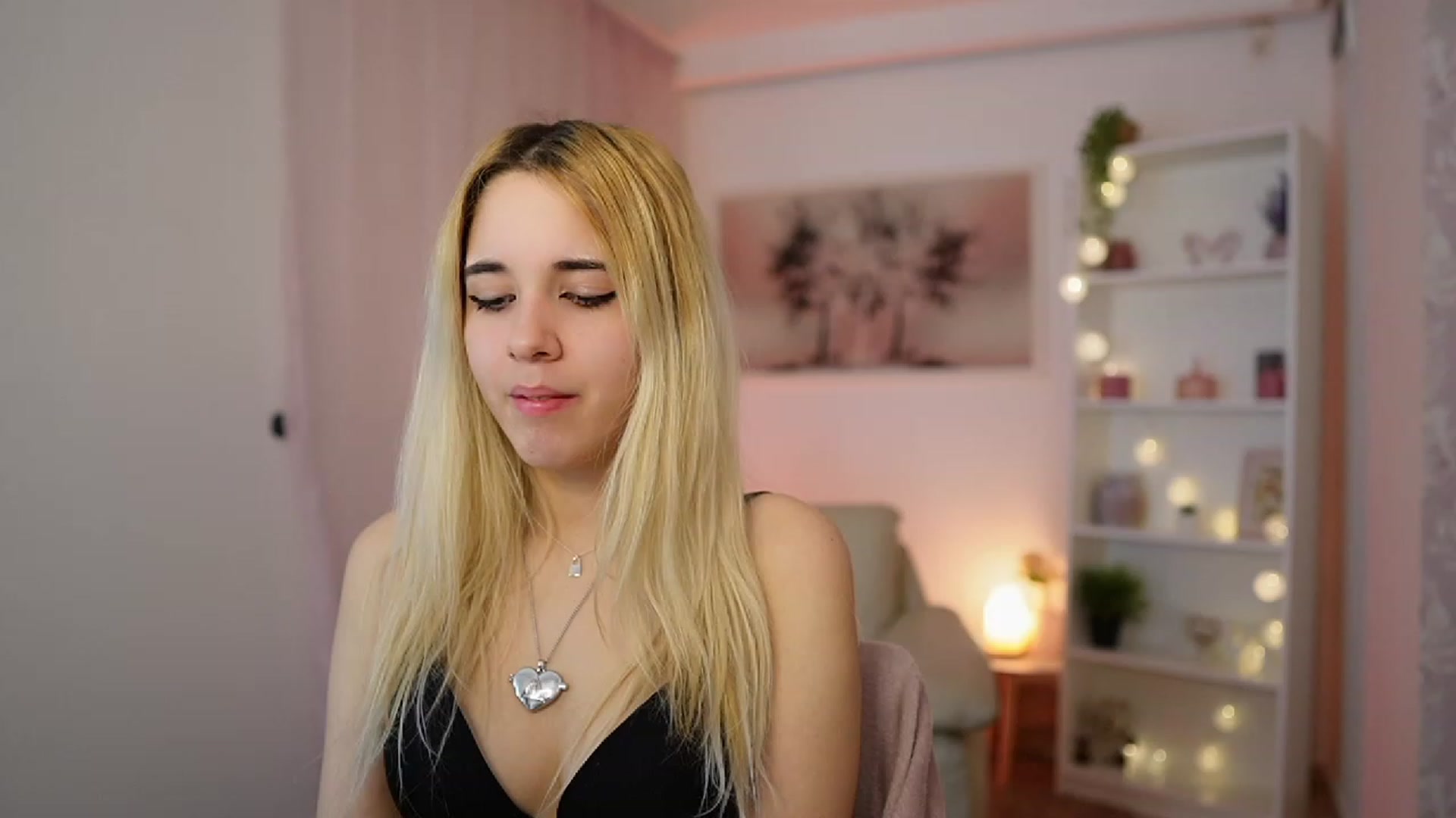 Gallery image thumbnail from Katie_Kush18's myfreecams stream on, 12/28/2023, 13:49 image 15 of 20