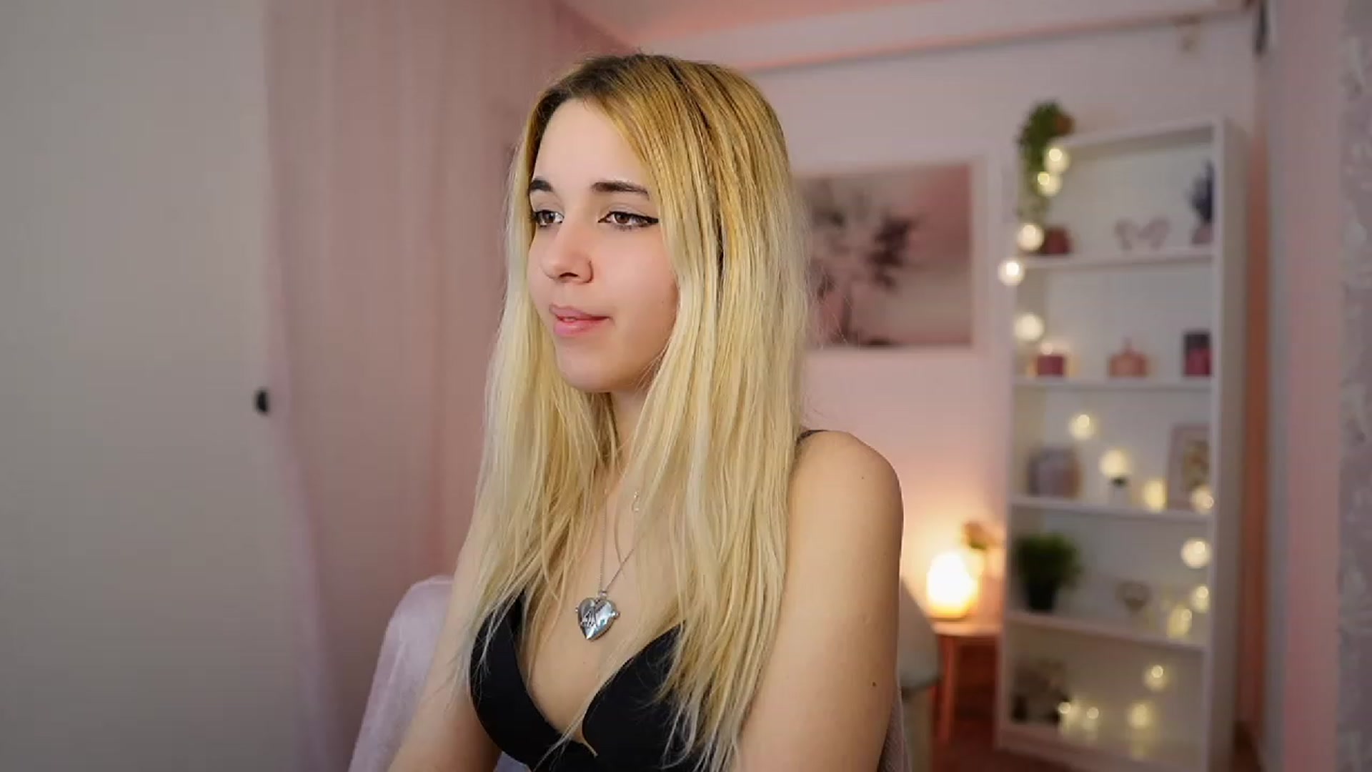 Gallery image thumbnail from Katie_Kush18's myfreecams stream on, 12/28/2023, 13:49 image 13 of 20