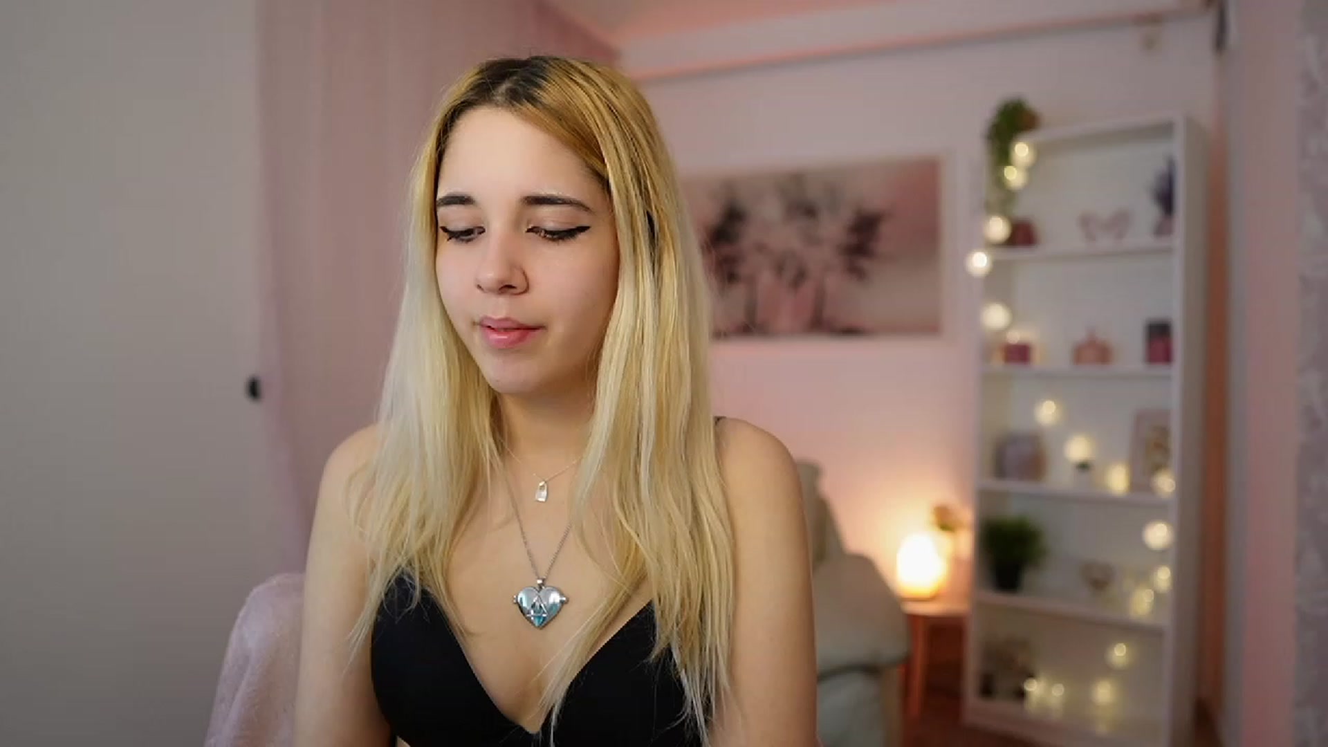 Gallery image thumbnail from Katie_Kush18's myfreecams stream on, 12/28/2023, 13:49 image 8 of 20