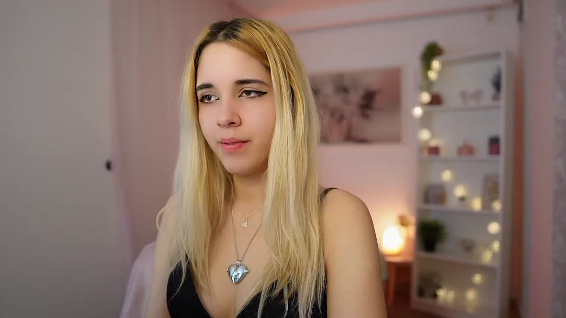 Gallery image thumbnail from Katie_Kush18's myfreecams stream on, 12/28/2023, 13:49 image 4 of 20