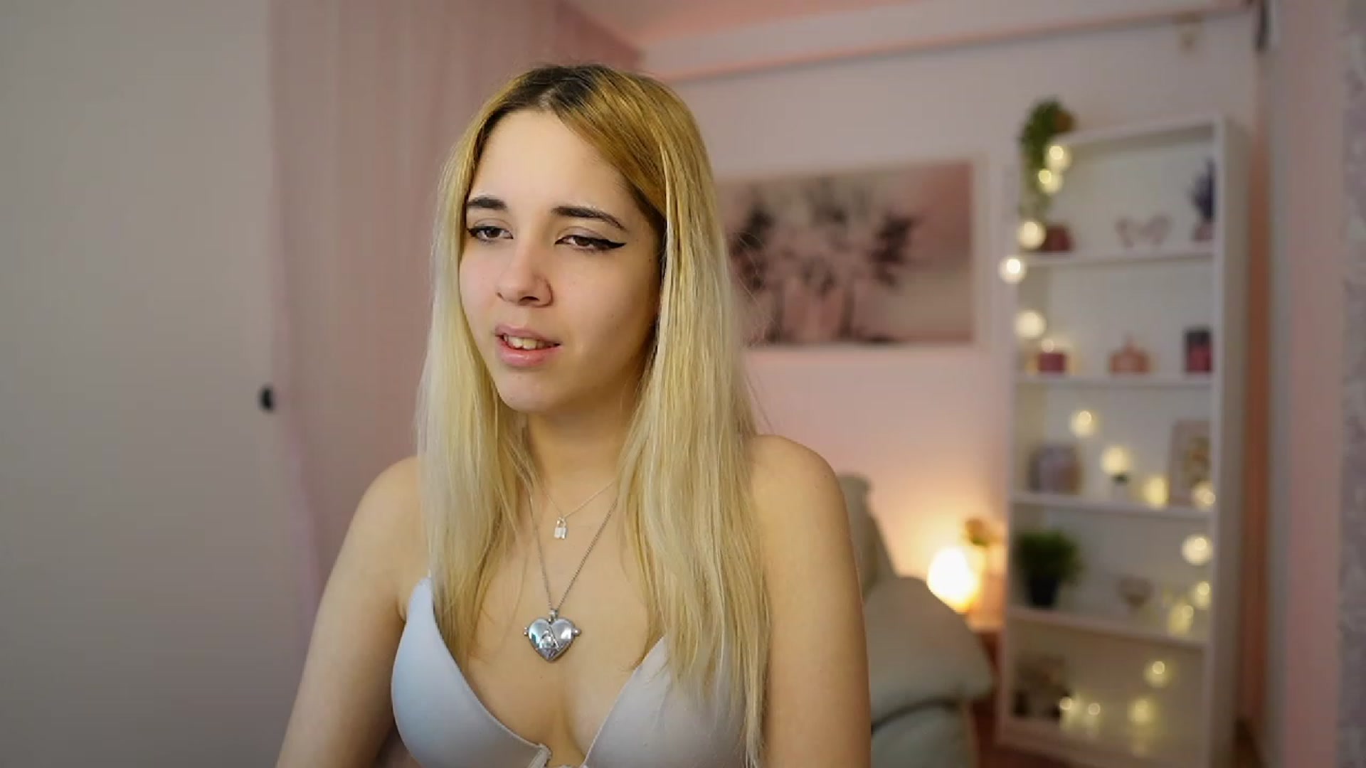 Gallery image thumbnail from Katie_Kush18's myfreecams stream on, 12/29/2023, 11:13 image 18 of 20