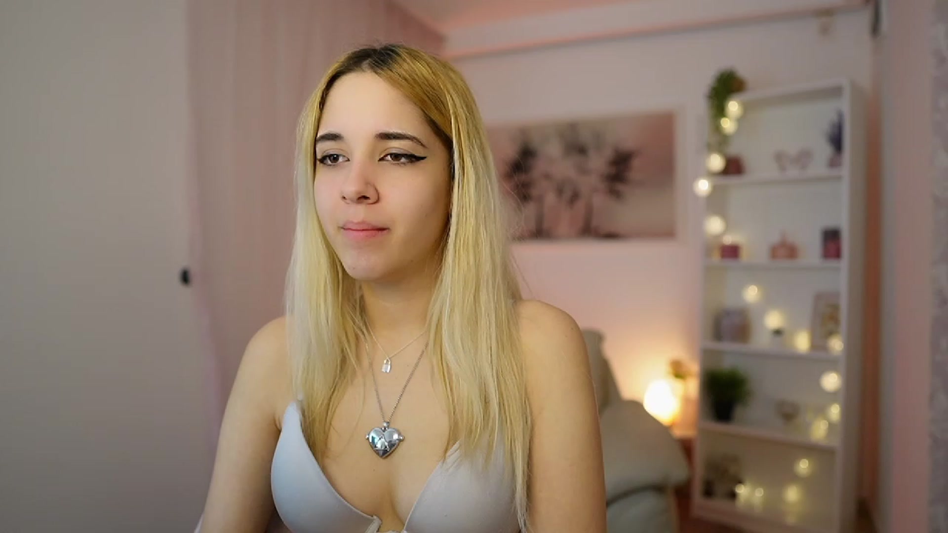 Gallery image thumbnail from Katie_Kush18's myfreecams stream on, 12/29/2023, 11:13 image 17 of 20