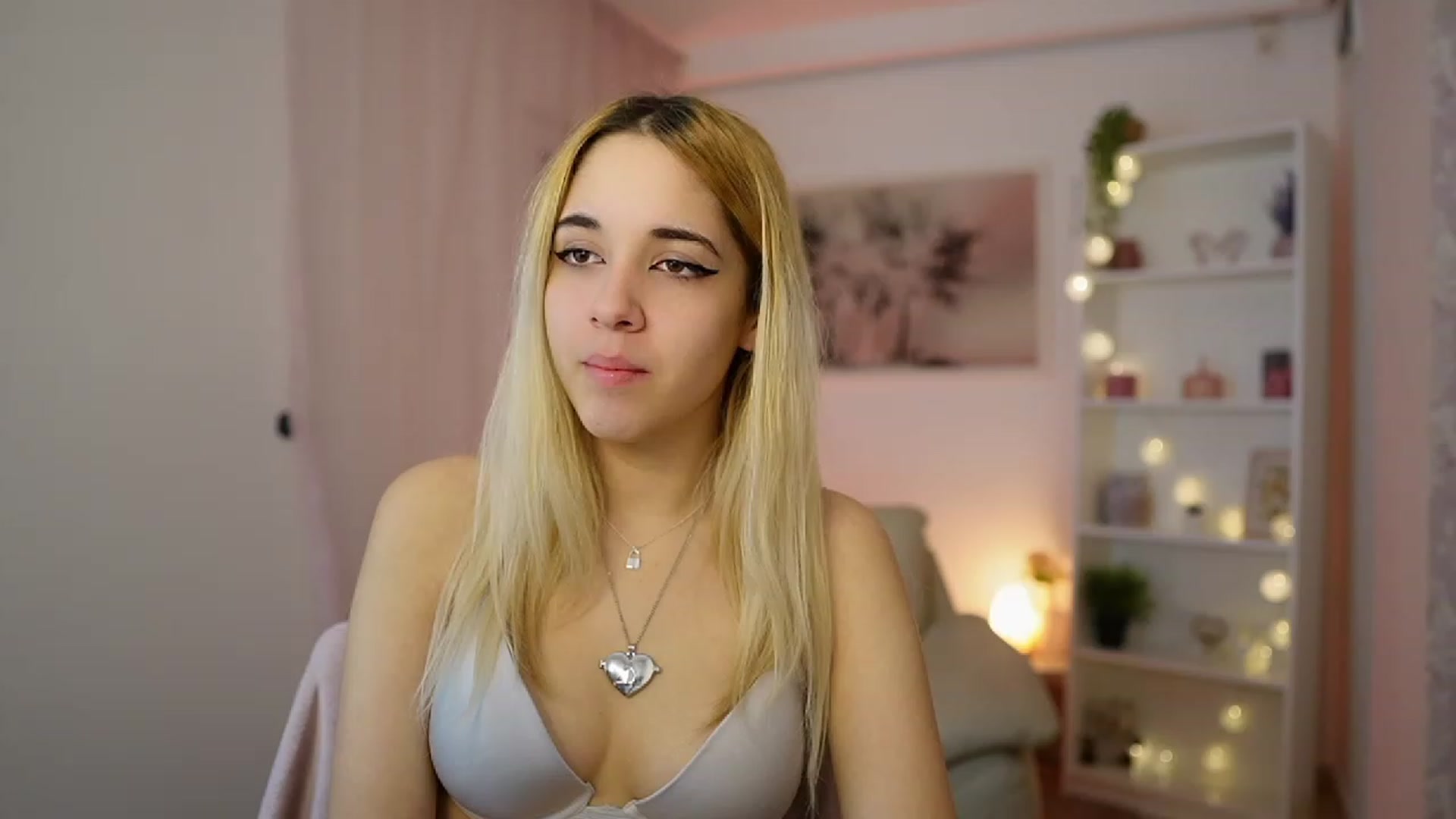 Gallery image thumbnail from Katie_Kush18's myfreecams stream on, 12/29/2023, 11:13 image 3 of 20