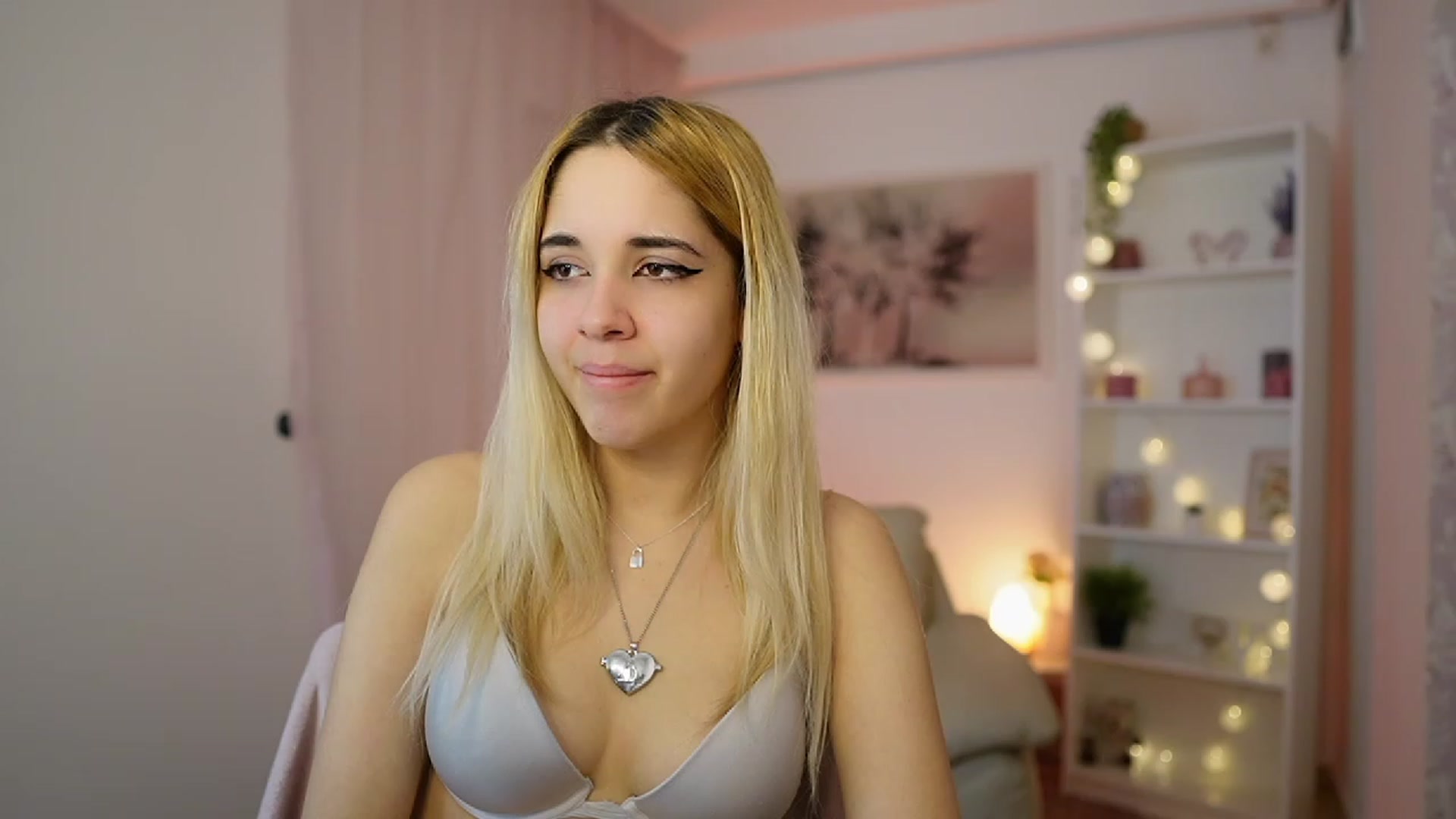 Gallery image thumbnail from Katie_Kush18's myfreecams stream on, 12/29/2023, 11:13 image 4 of 20
