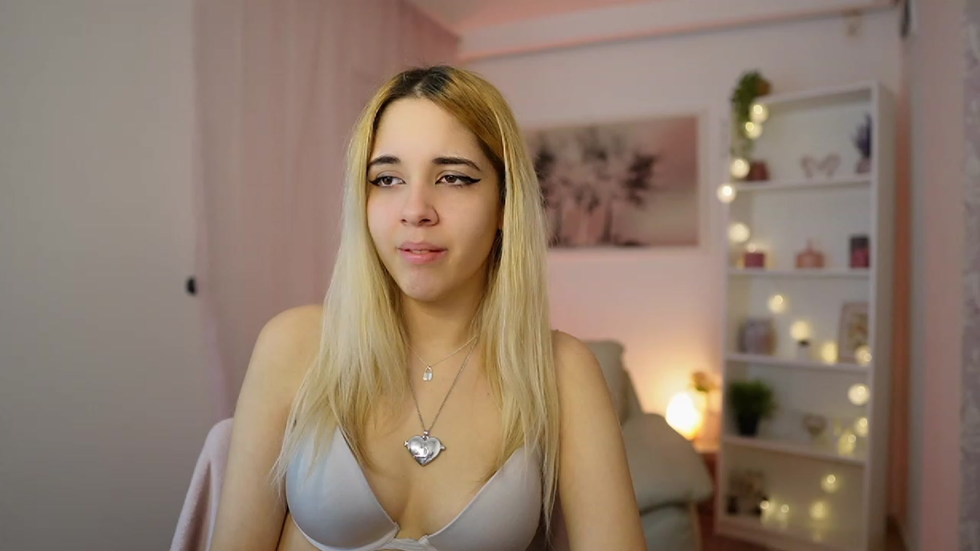 Gallery image thumbnail from Katie_Kush18's myfreecams stream on, 12/29/2023, 11:13 image 5 of 20