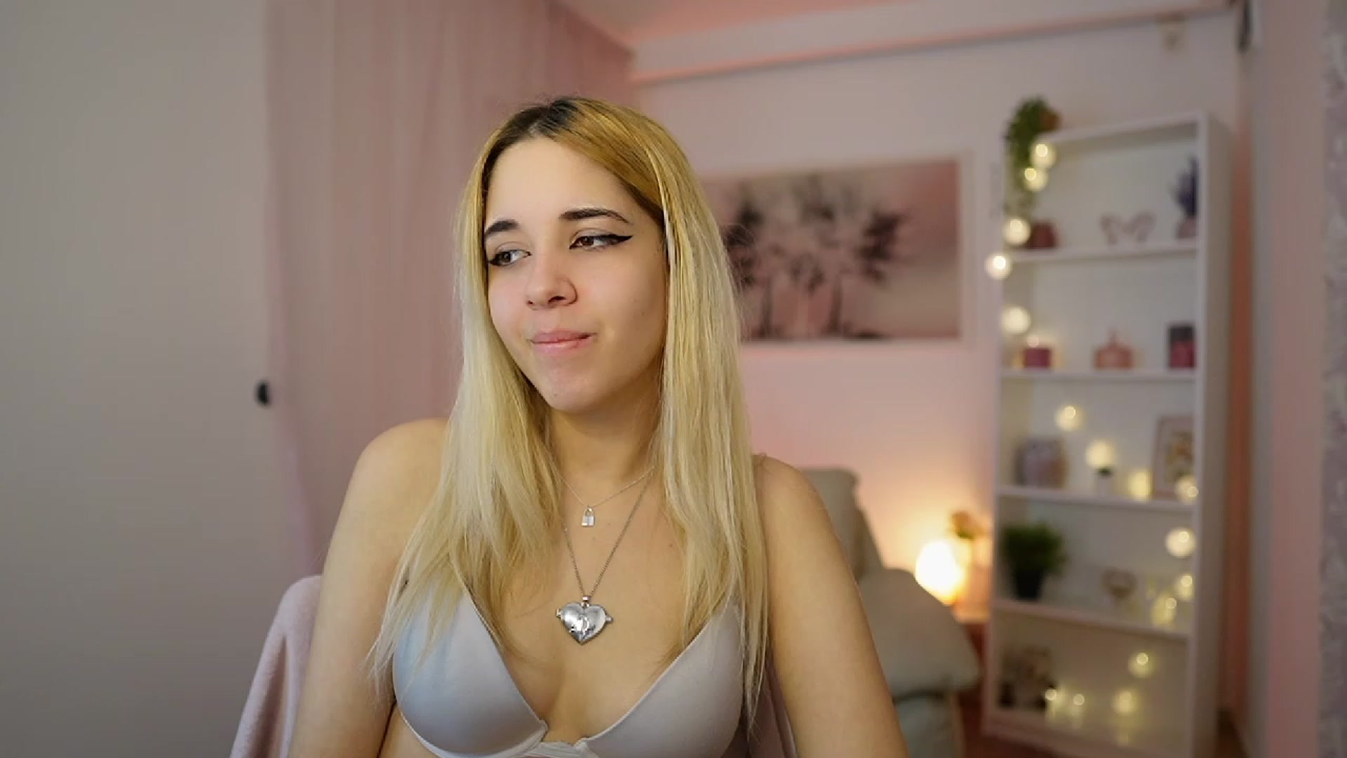 Gallery image thumbnail from Katie_Kush18's myfreecams stream on, 12/29/2023, 11:13 image 6 of 20