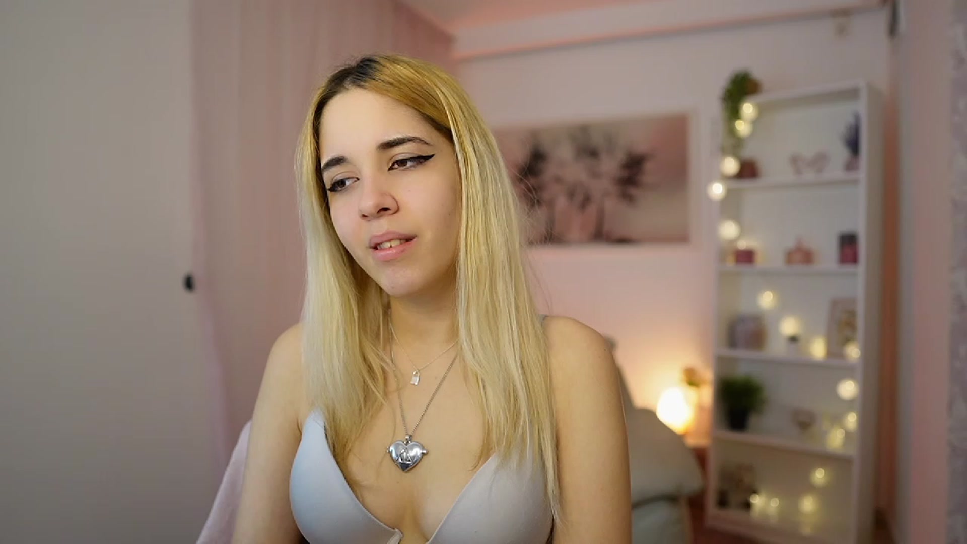 Gallery image thumbnail from Katie_Kush18's myfreecams stream on, 12/29/2023, 11:13 image 19 of 20