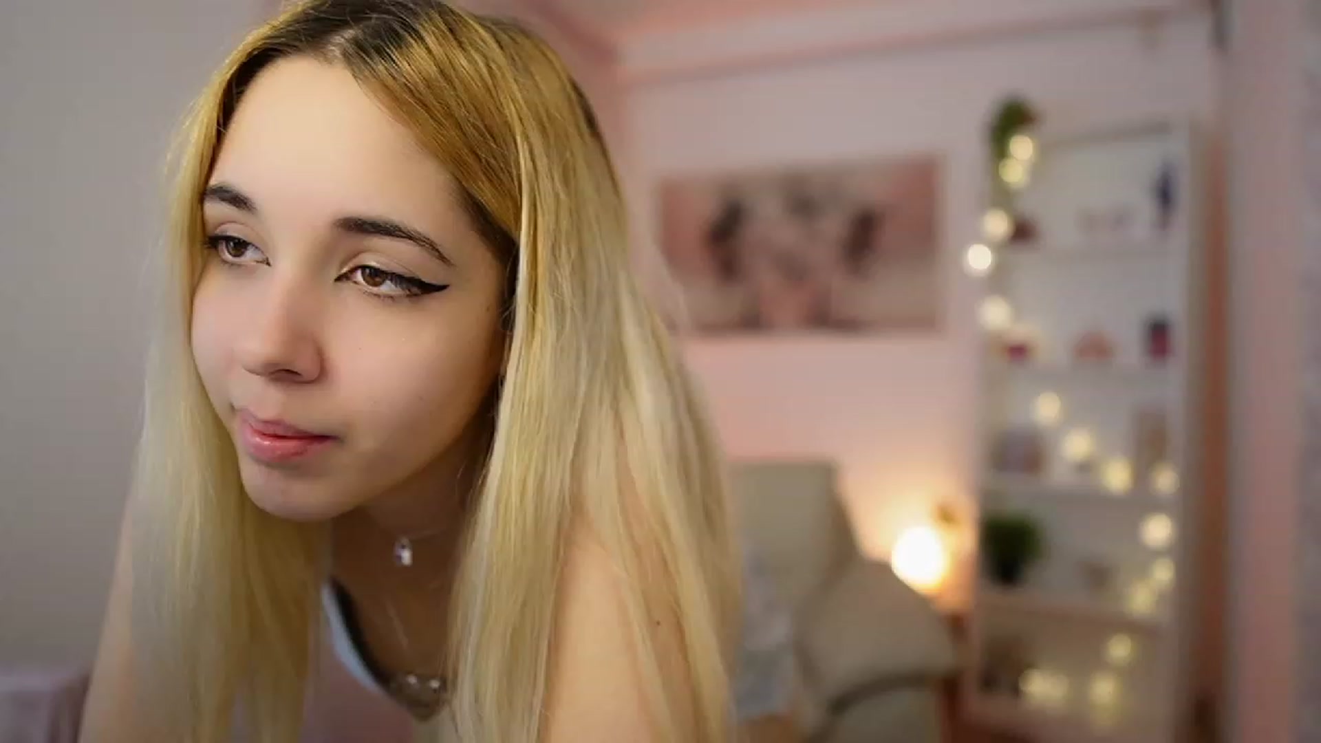 Gallery image thumbnail from Katie_Kush18's myfreecams stream on, 12/29/2023, 11:13 image 10 of 20
