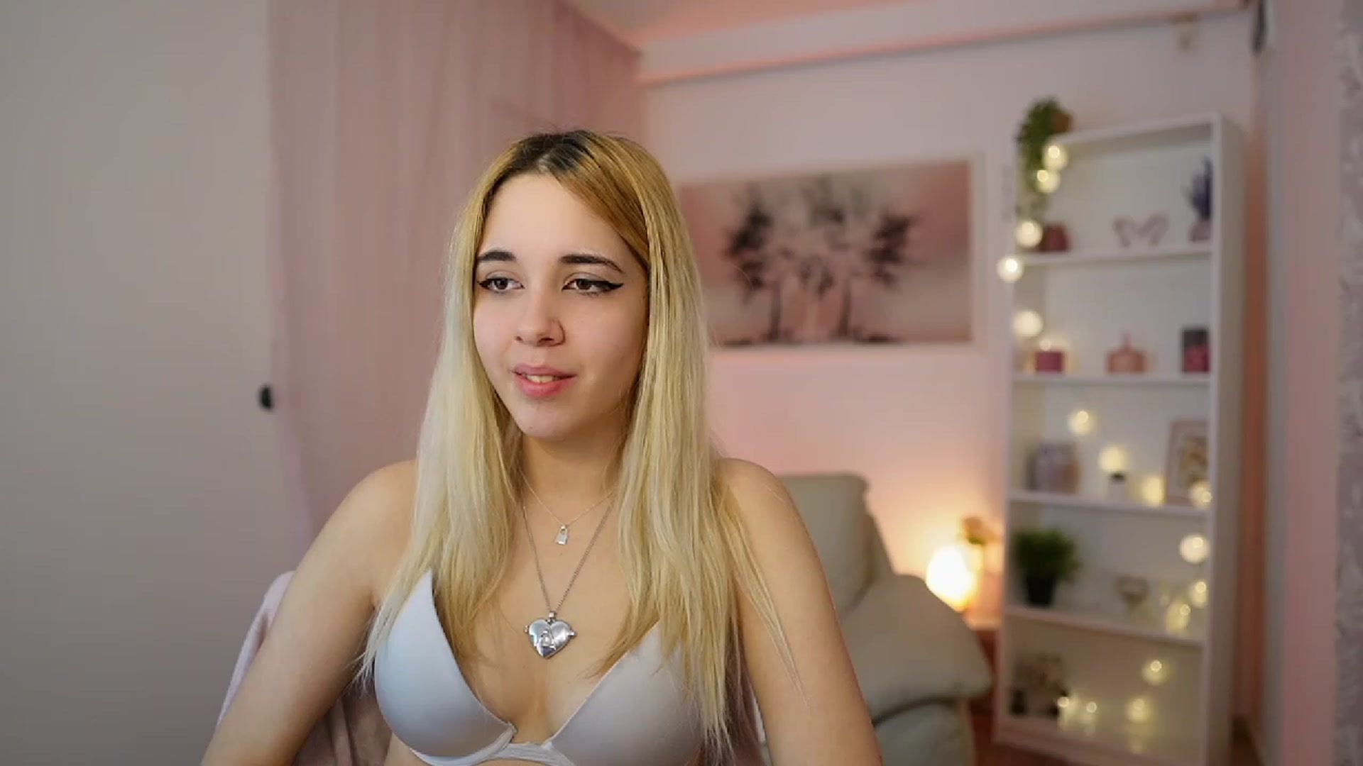 Gallery image thumbnail from Katie_Kush18's myfreecams stream on, 12/29/2023, 11:57 image 17 of 20