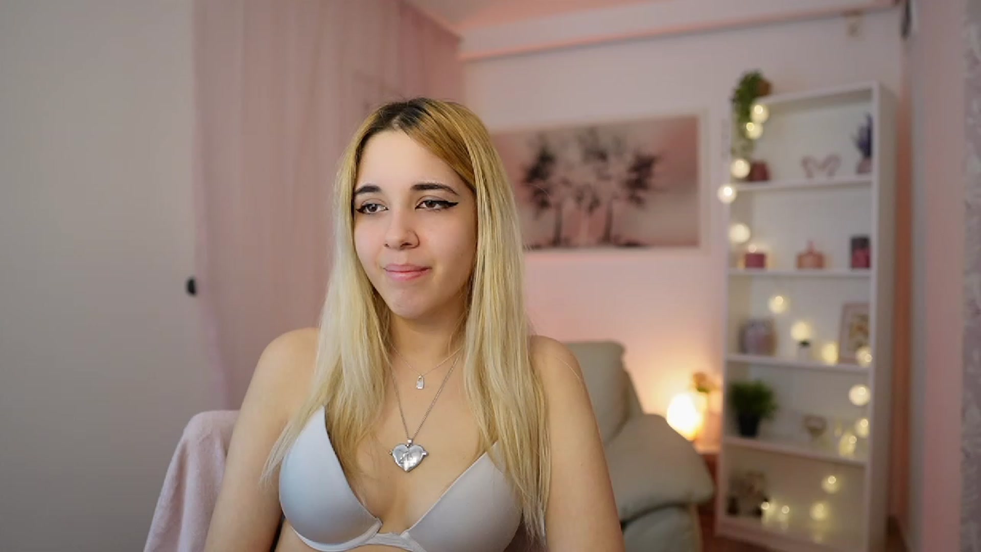 Gallery image thumbnail from Katie_Kush18's myfreecams stream on, 12/29/2023, 11:57 image 20 of 20