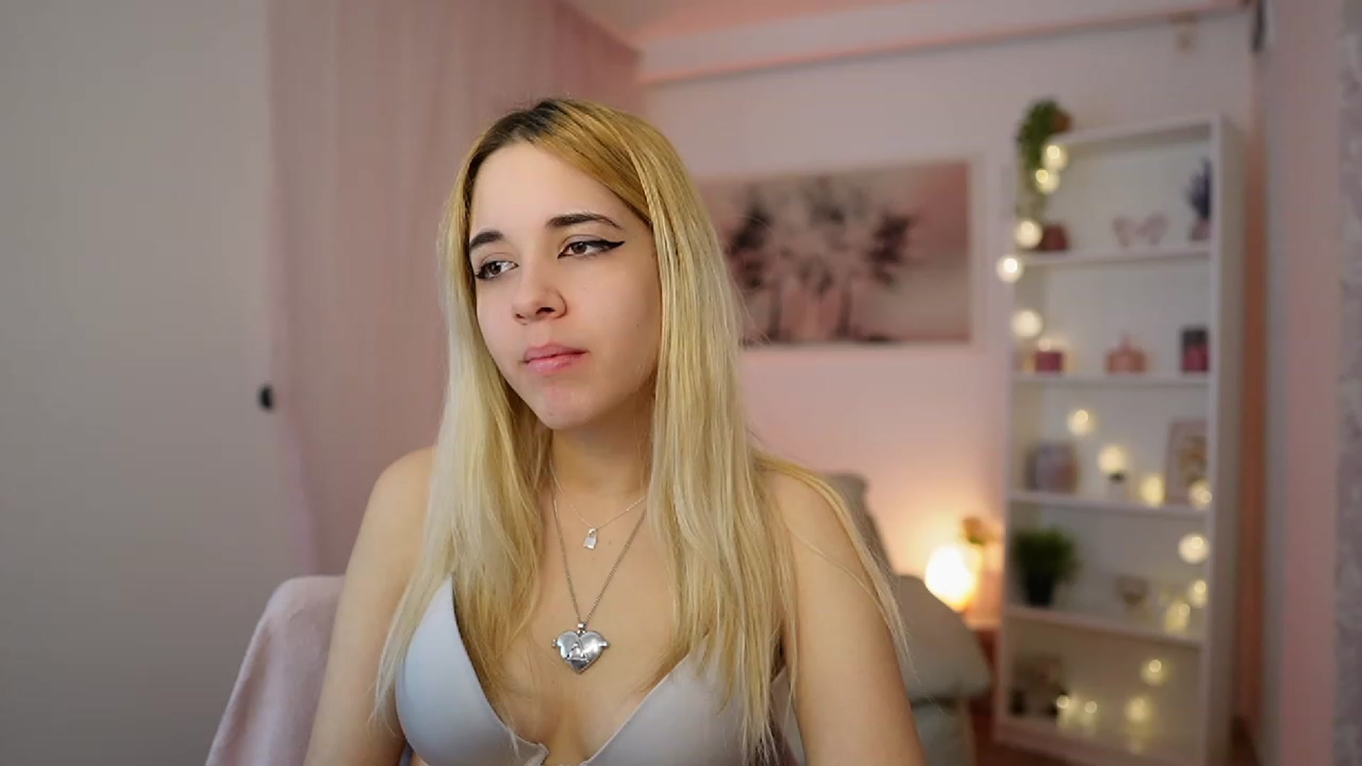 Gallery image thumbnail from Katie_Kush18's myfreecams stream on, 12/29/2023, 11:57 image 16 of 20