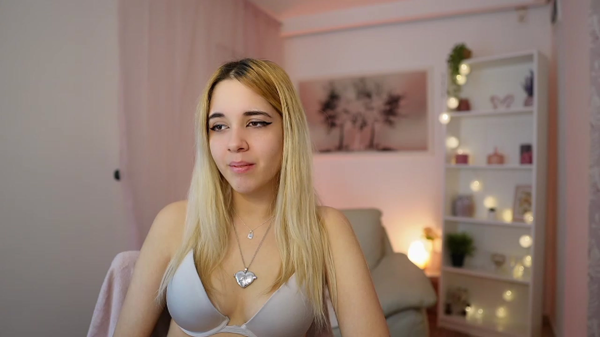 Gallery image thumbnail from Katie_Kush18's myfreecams stream on, 12/29/2023, 11:57 image 18 of 20