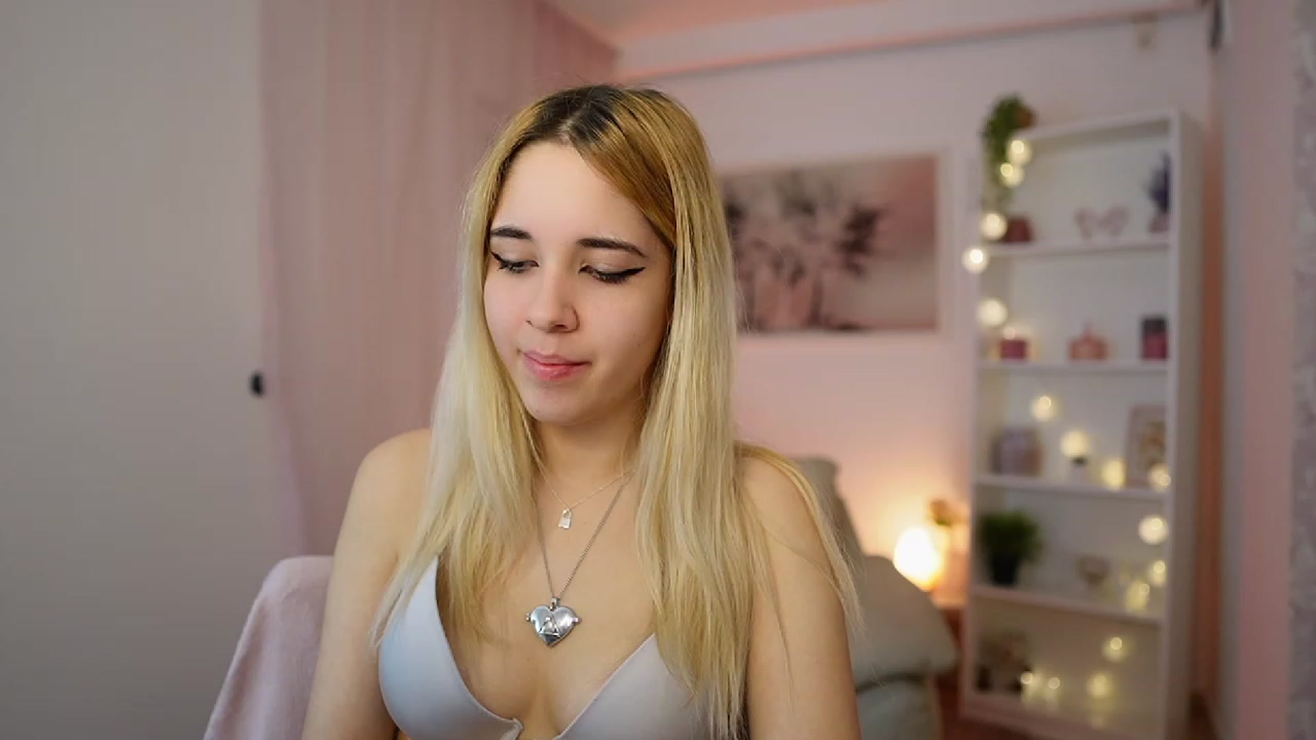 Gallery image thumbnail from Katie_Kush18's myfreecams stream on, 12/29/2023, 11:57 image 15 of 20