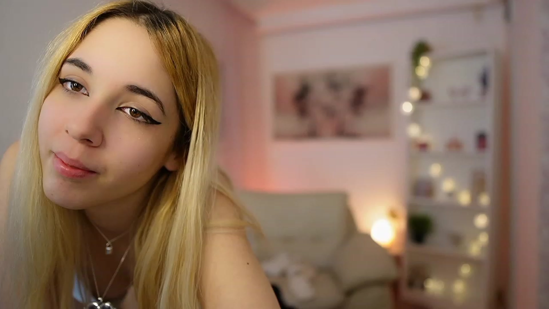 Gallery image thumbnail from Katie_Kush18's myfreecams stream on, 12/29/2023, 11:57 image 10 of 20
