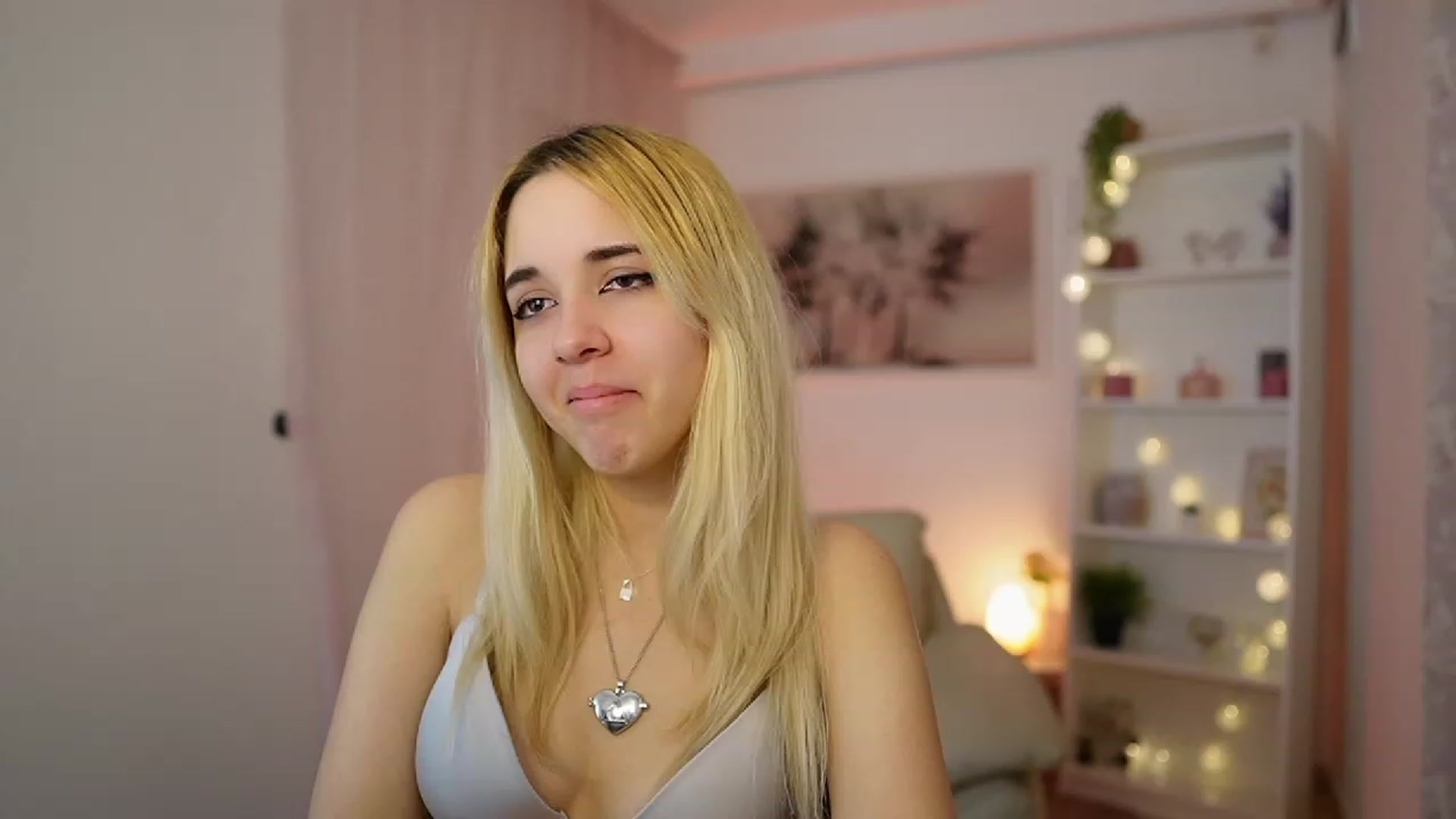 Gallery image thumbnail from Katie_Kush18's myfreecams stream on, 12/29/2023, 13:52 image 4 of 20