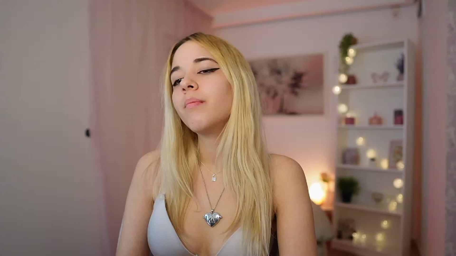 Gallery image thumbnail from Katie_Kush18's myfreecams stream on, 12/29/2023, 13:52 image 10 of 20