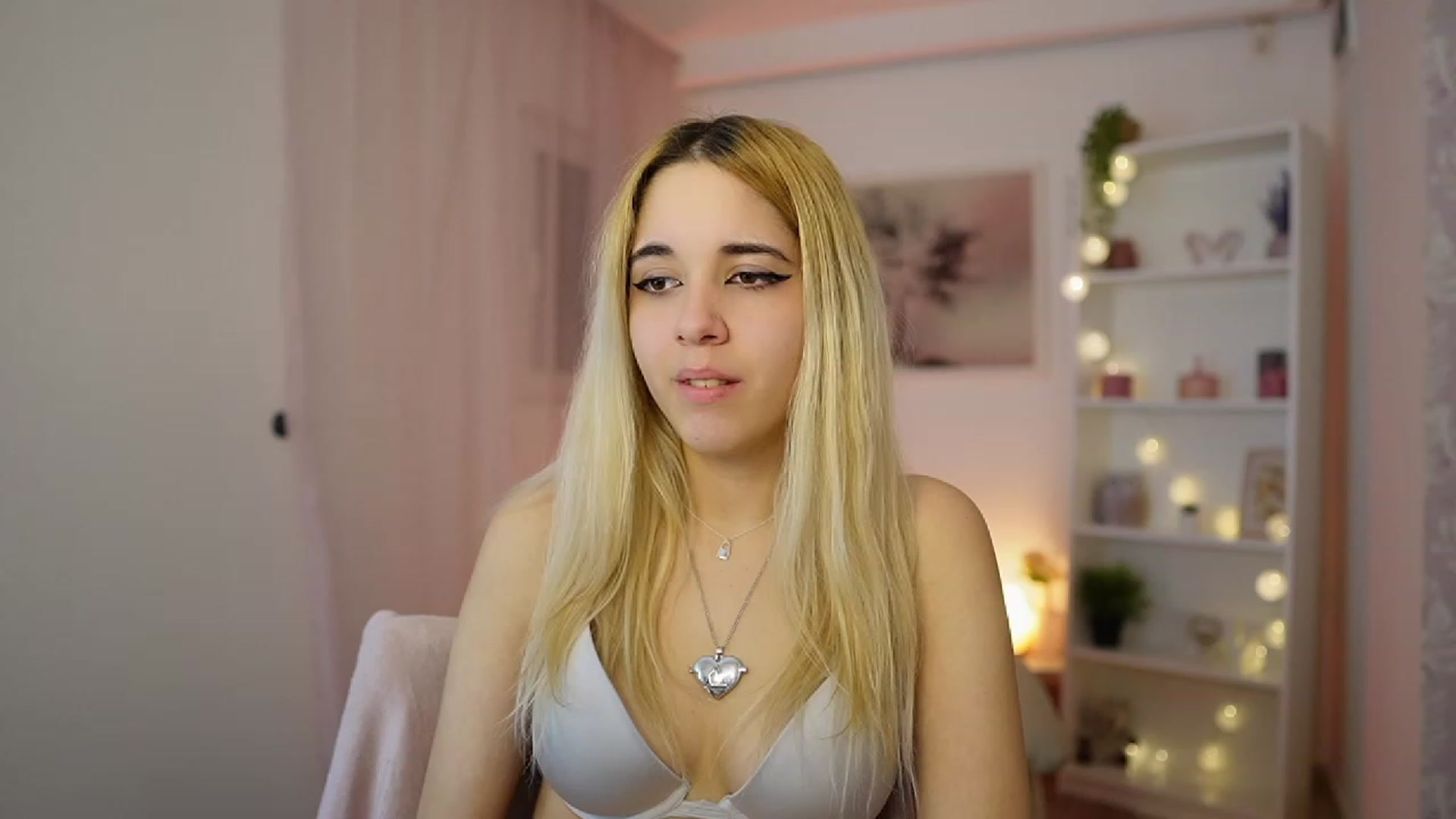 Gallery image thumbnail from Katie_Kush18's myfreecams stream on, 12/29/2023, 13:52 image 19 of 20