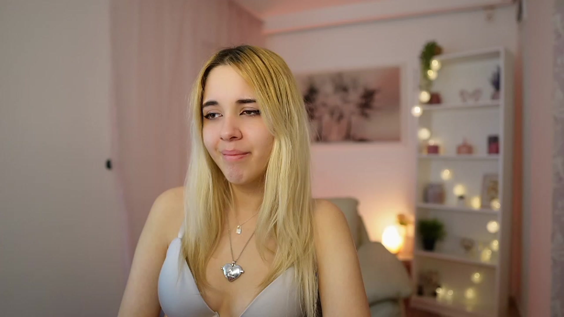 Gallery image thumbnail from Katie_Kush18's myfreecams stream on, 12/29/2023, 13:52 image 3 of 20