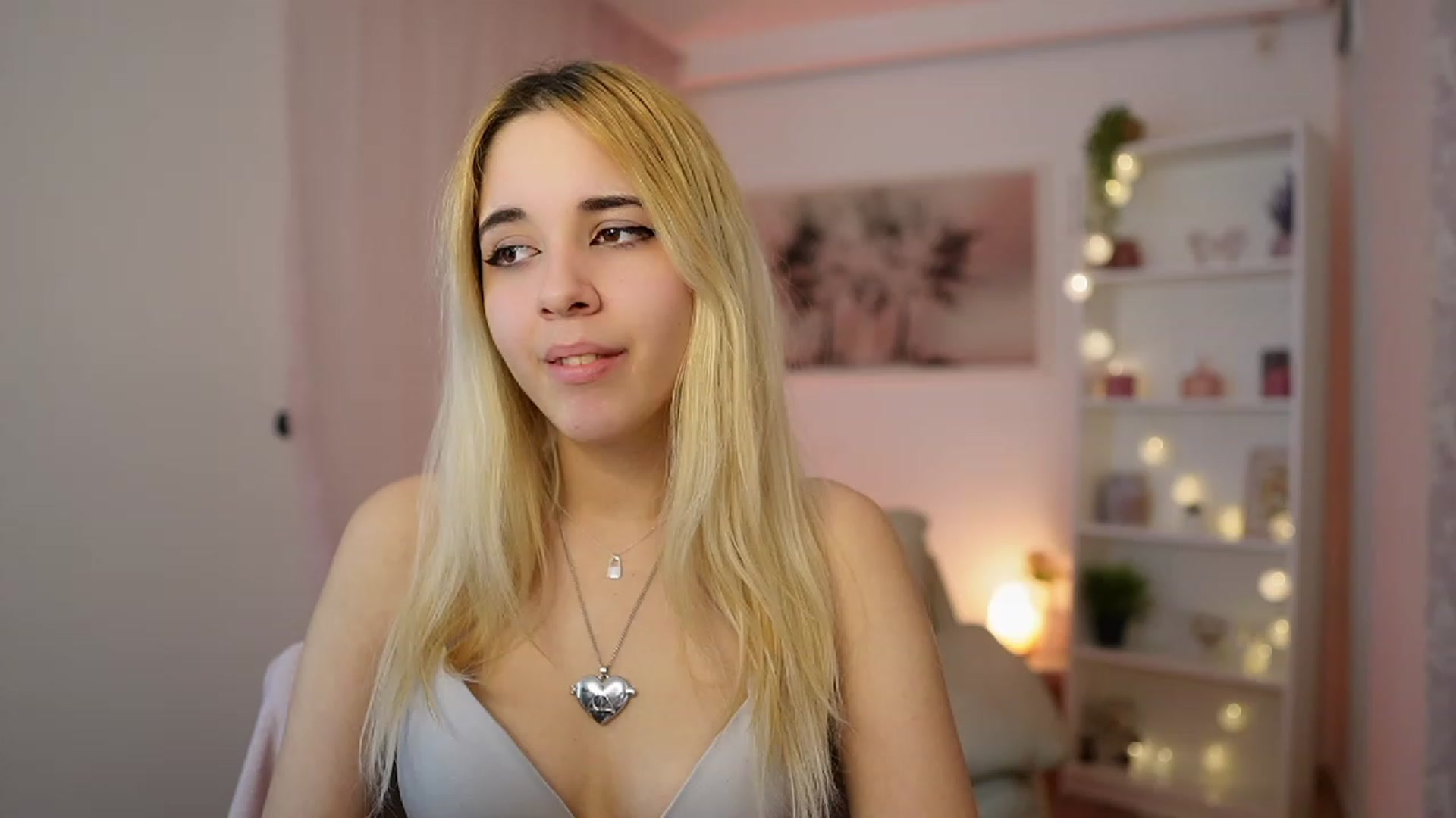 Gallery image thumbnail from Katie_Kush18's myfreecams stream on, 12/29/2023, 13:52 image 6 of 20