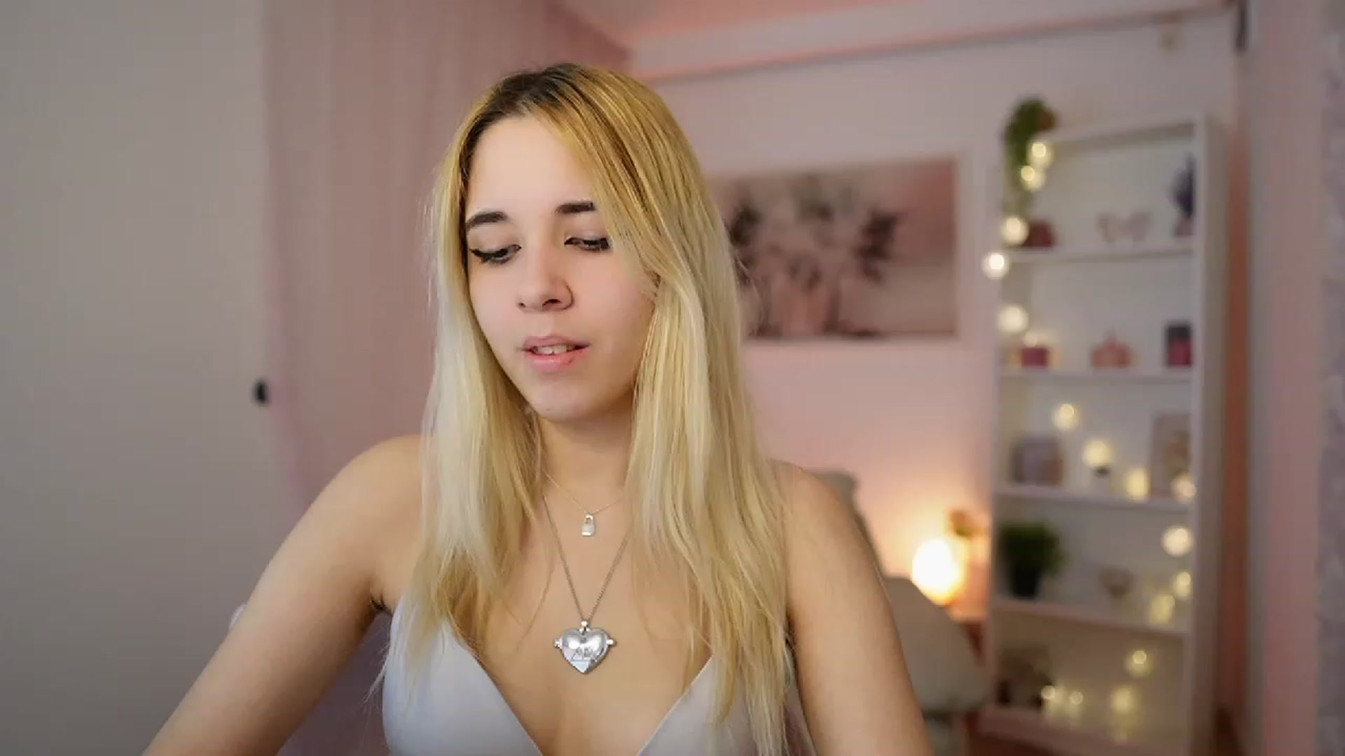 Gallery image thumbnail from Katie_Kush18's myfreecams stream on, 12/29/2023, 13:52 image 7 of 20