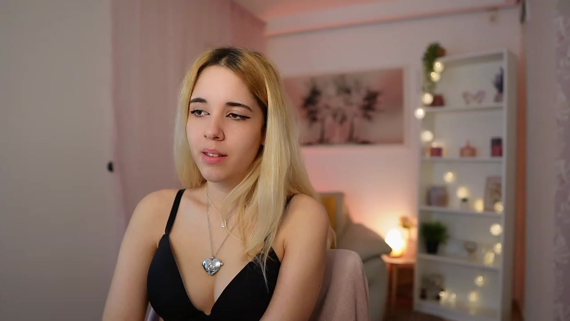 Gallery image thumbnail from Katie_Kush18's myfreecams stream on, 01/02/2024, 10:58 image 13 of 20