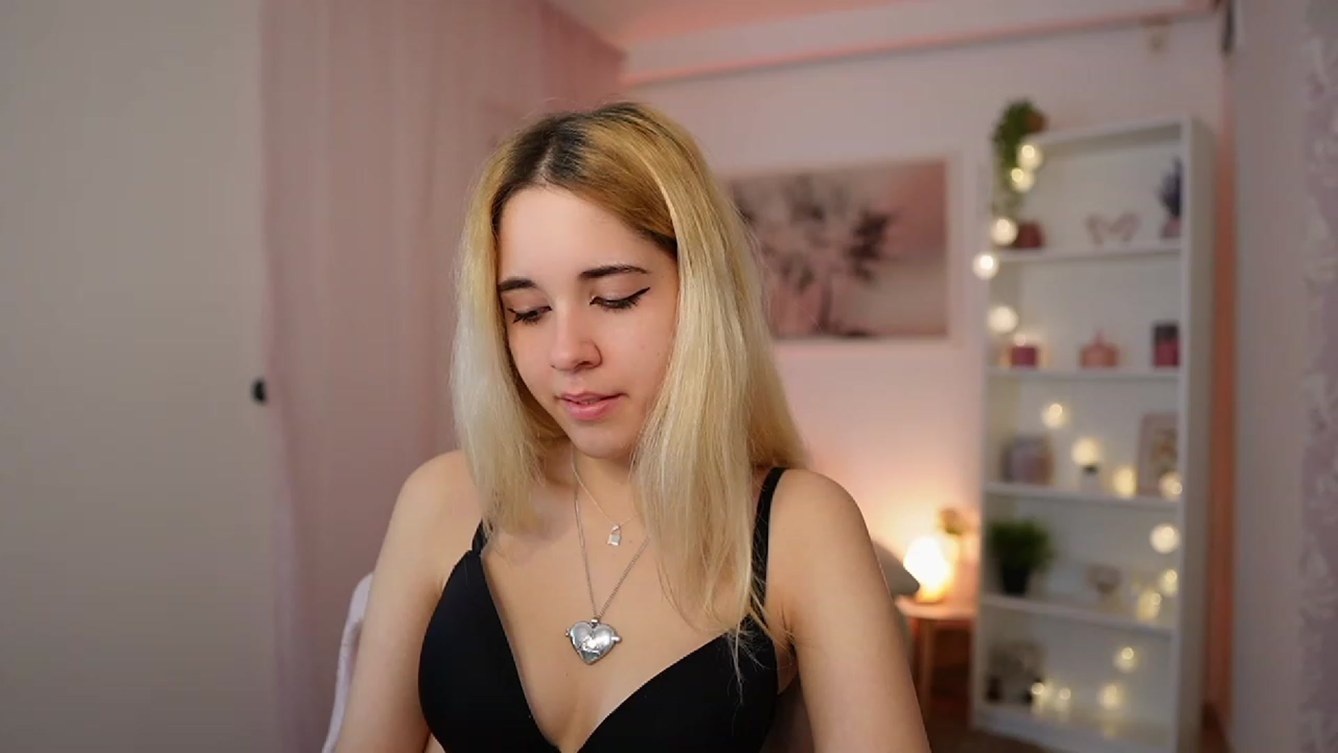 Gallery image thumbnail from Katie_Kush18's myfreecams stream on, 01/02/2024, 10:58 image 12 of 20