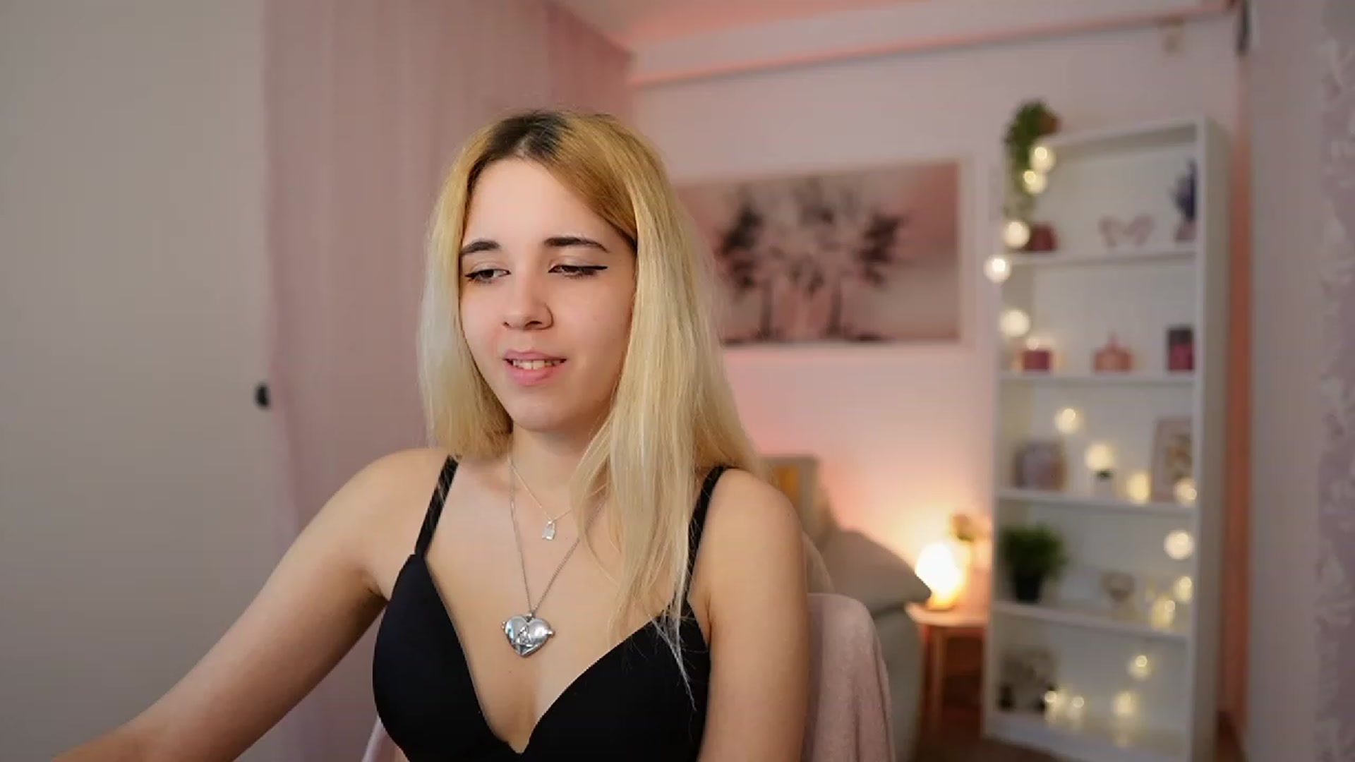 Gallery image thumbnail from Katie_Kush18's myfreecams stream on, 01/02/2024, 10:58 image 15 of 20